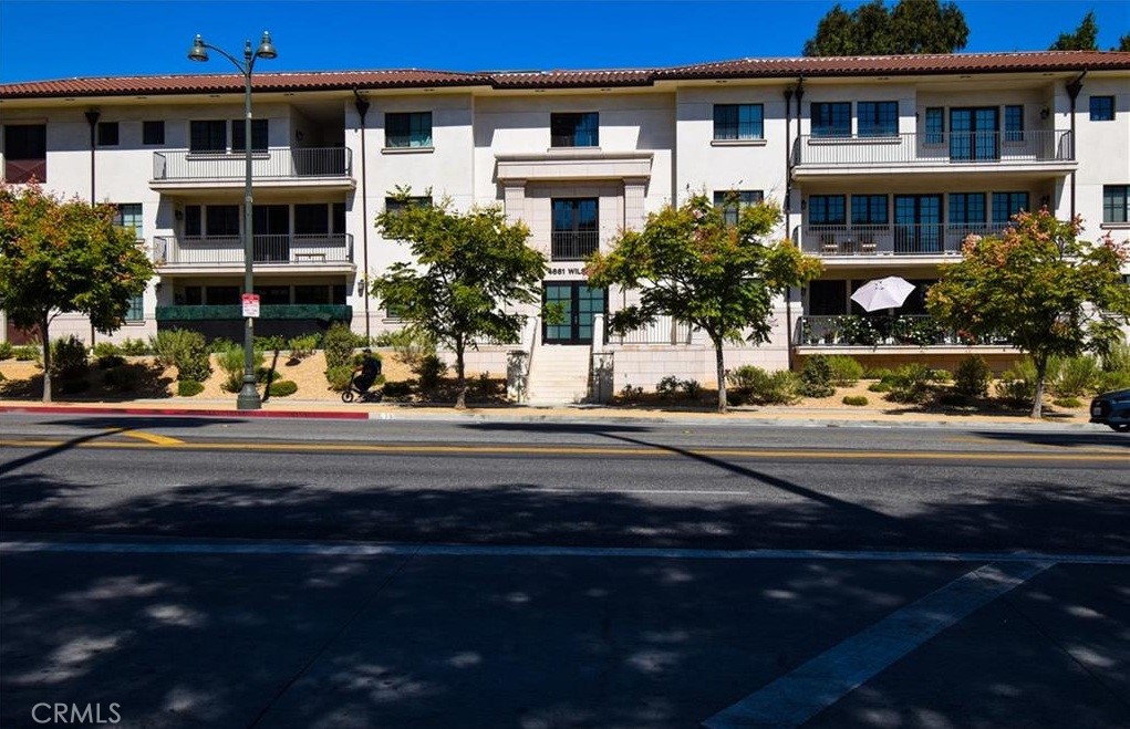 4661 Wilshire Boulevard 102