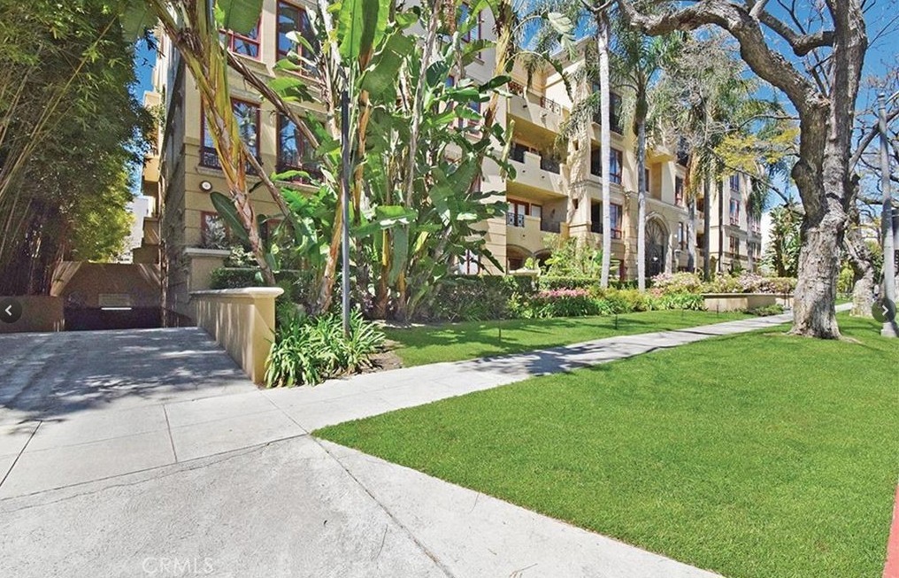 411 N Oakhurst Drive 102