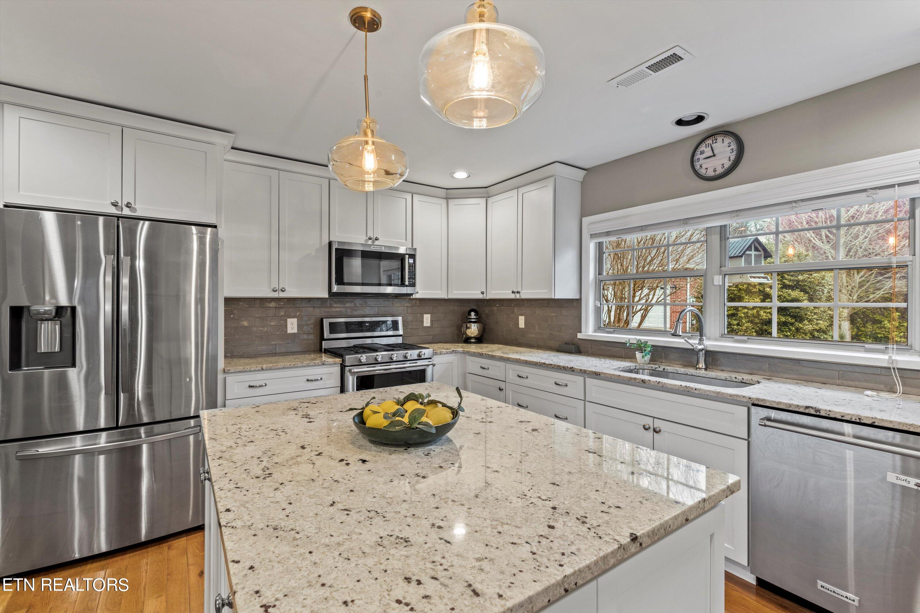 408 Creekview Lane
