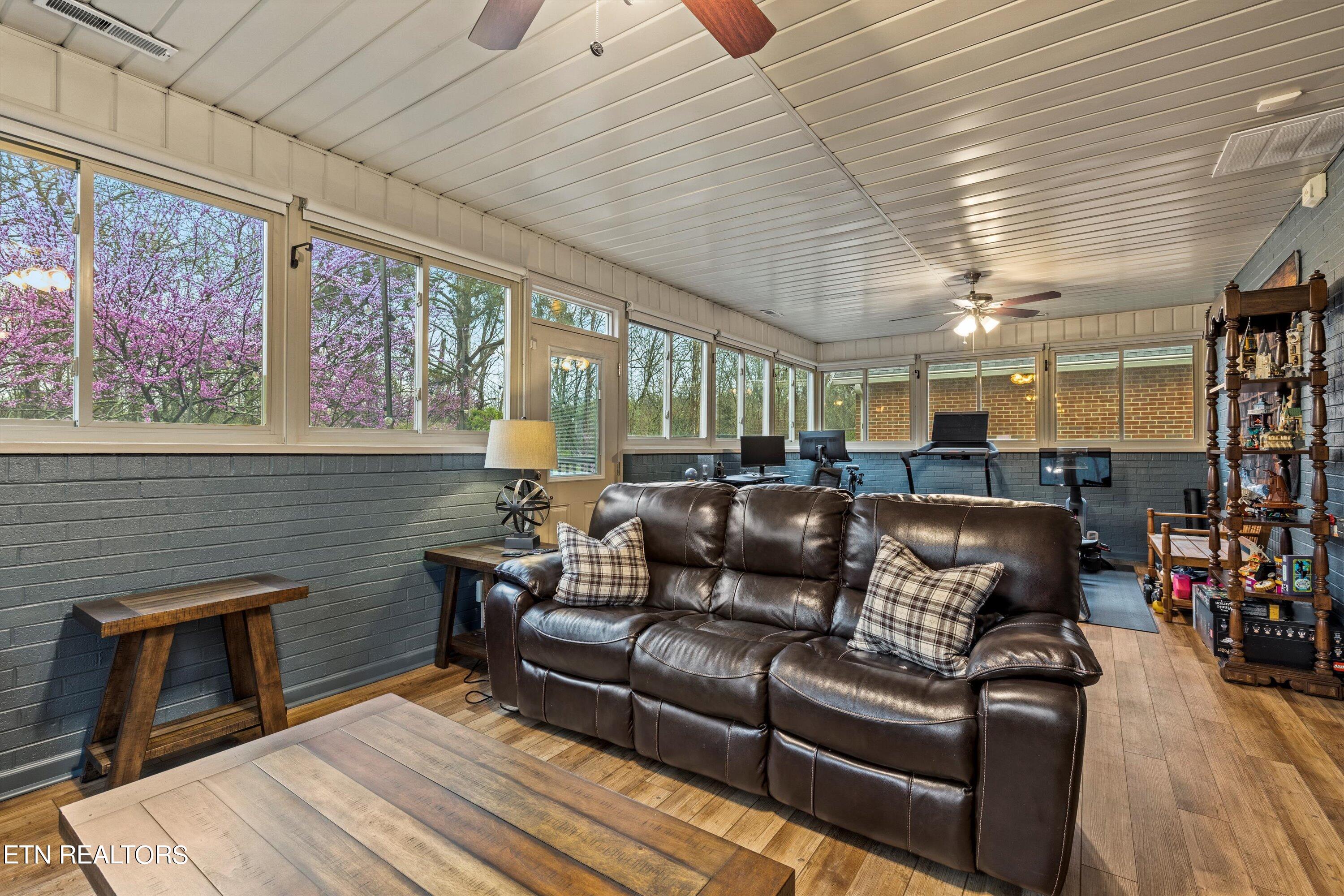 408 Creekview Lane