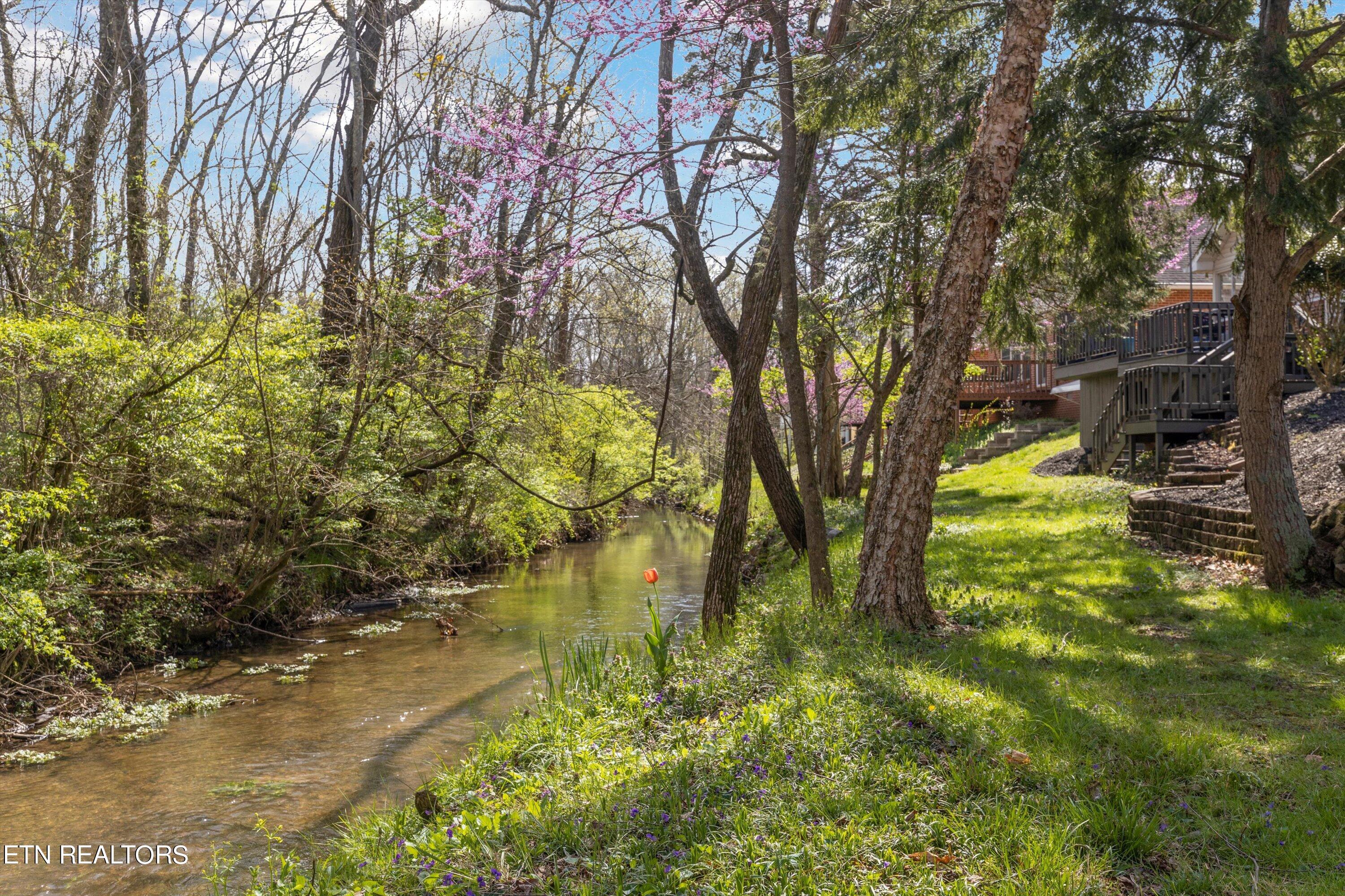 408 Creekview Lane