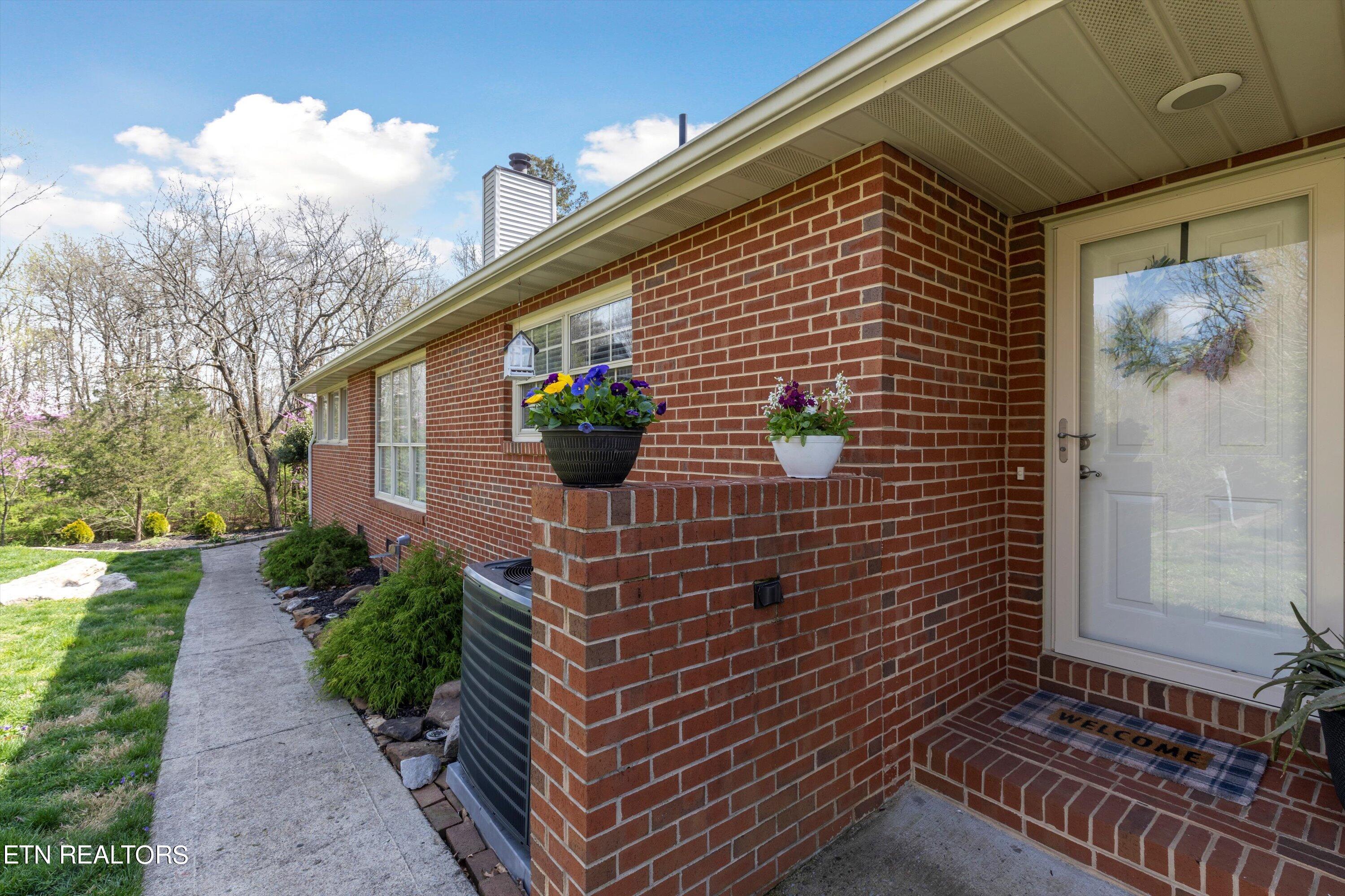 408 Creekview Lane