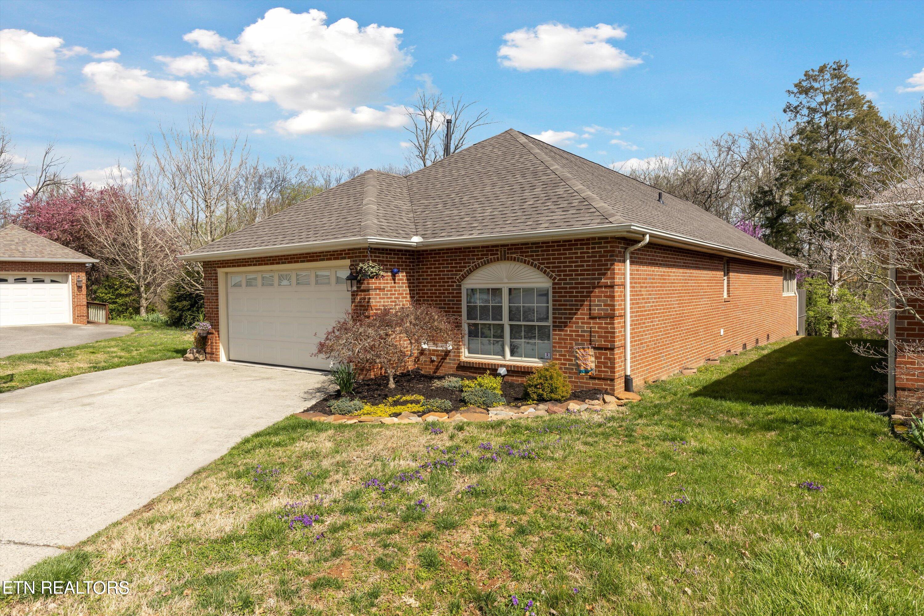408 Creekview Lane