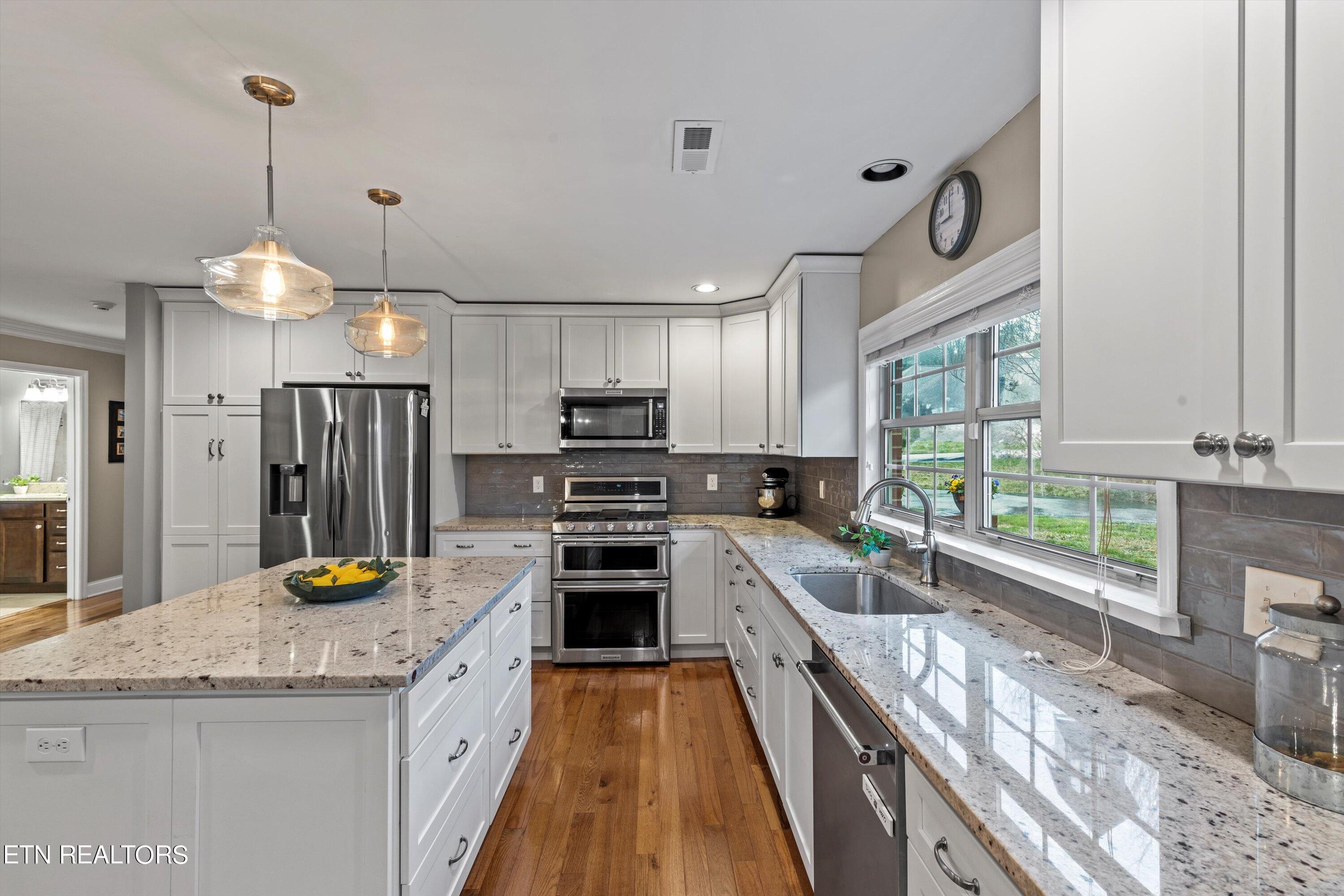 408 Creekview Lane