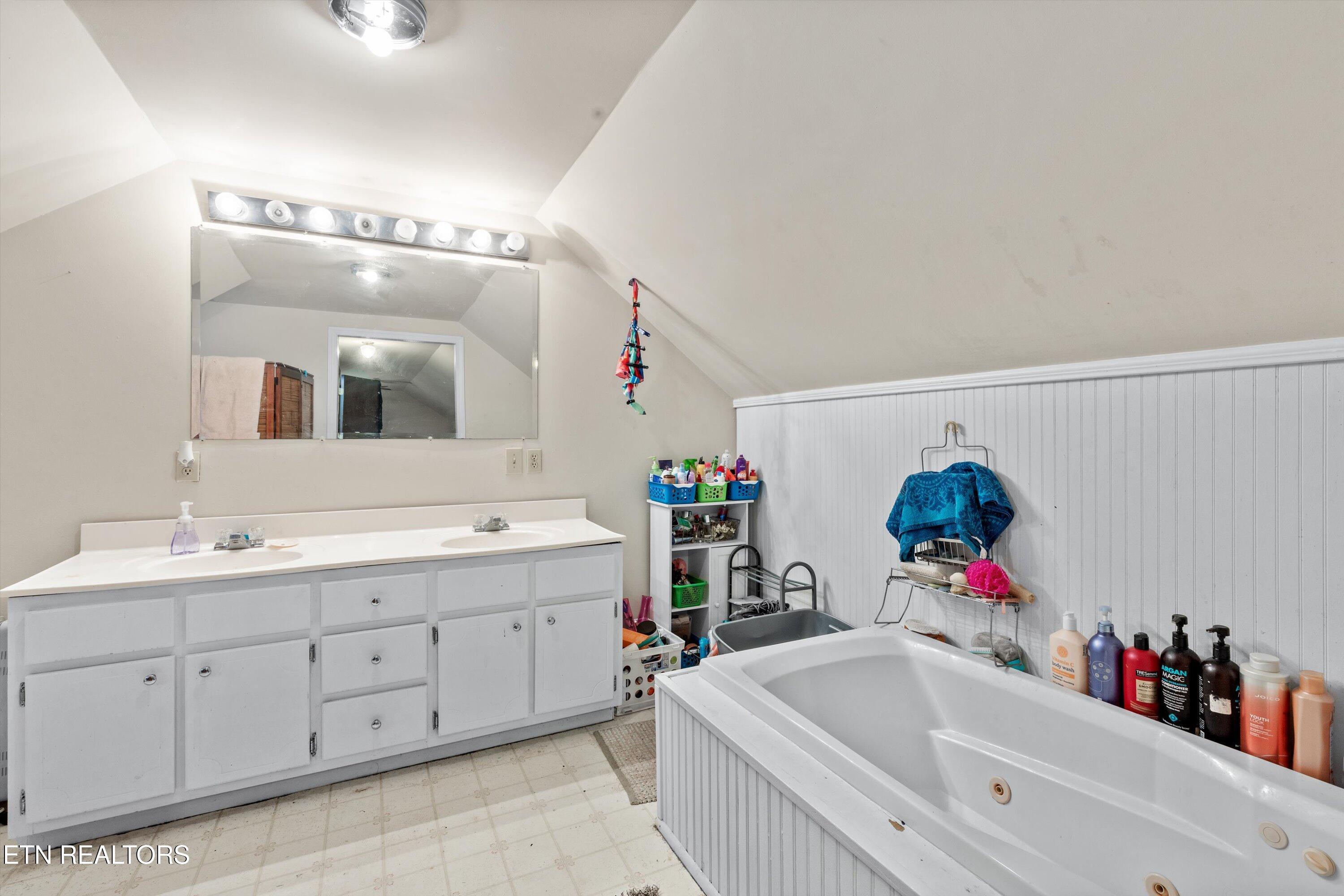 1240 Lincoln Drive