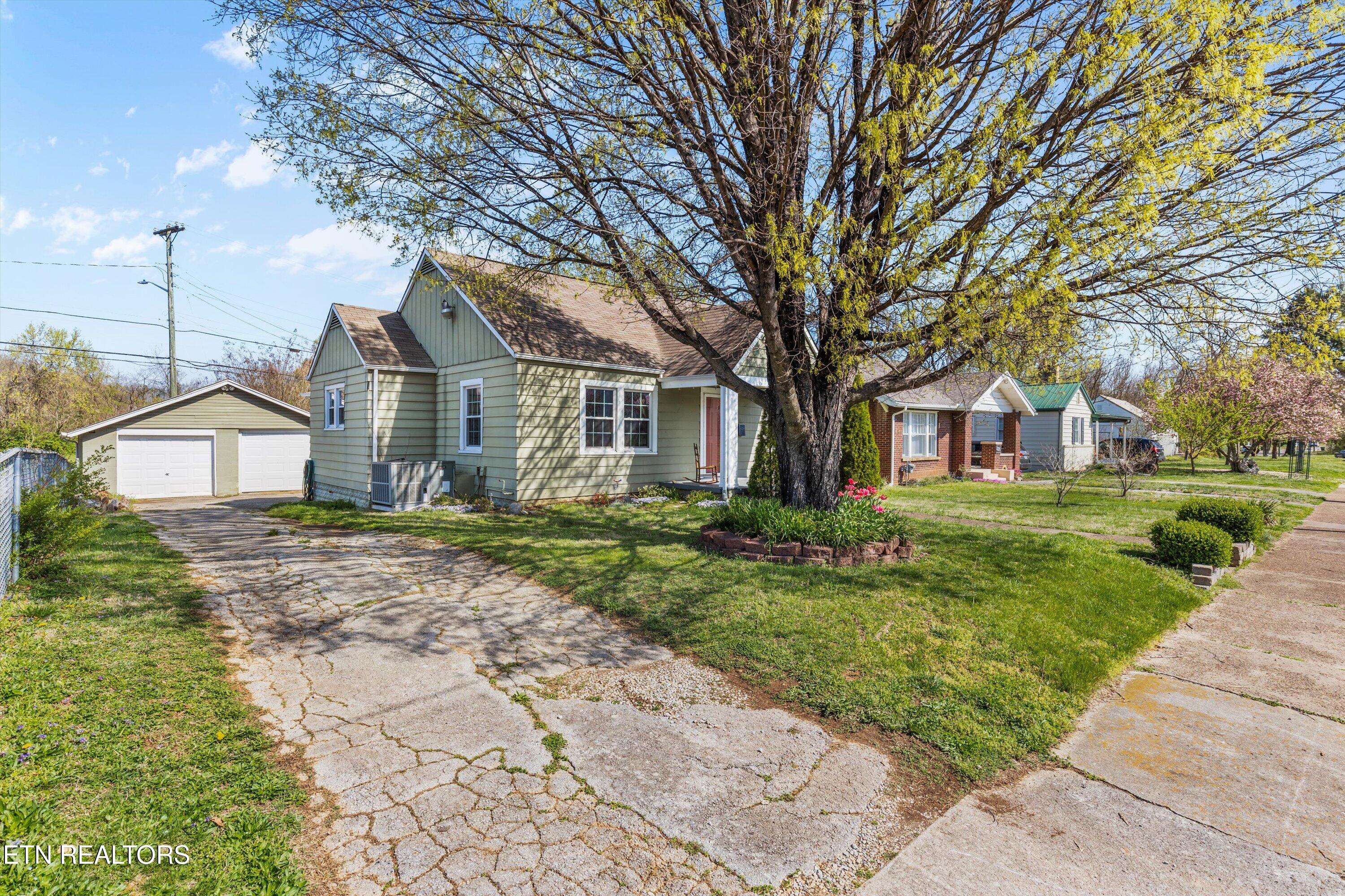 2211 Tecoma Drive