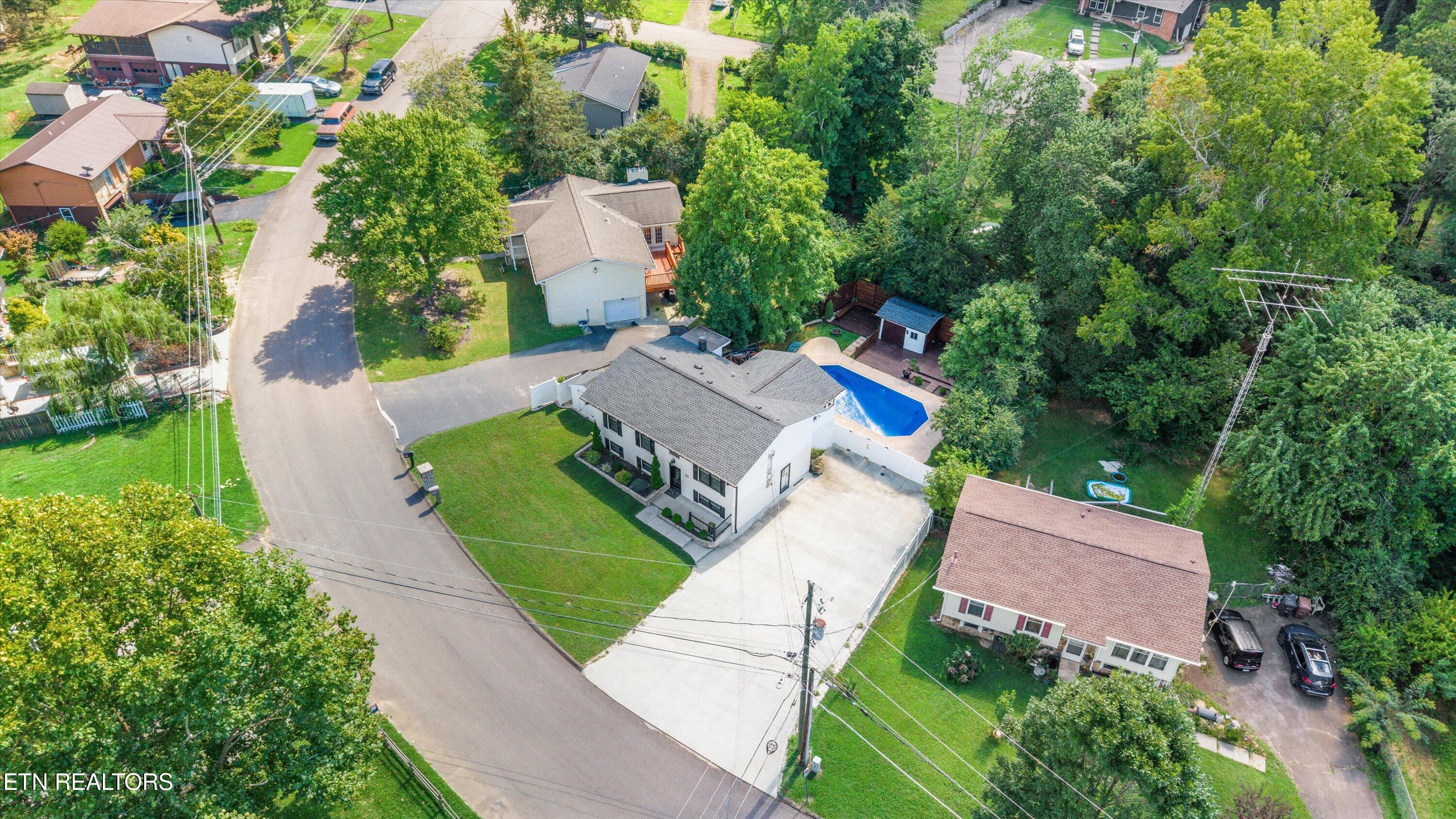 6417 NW Trousdale Rd