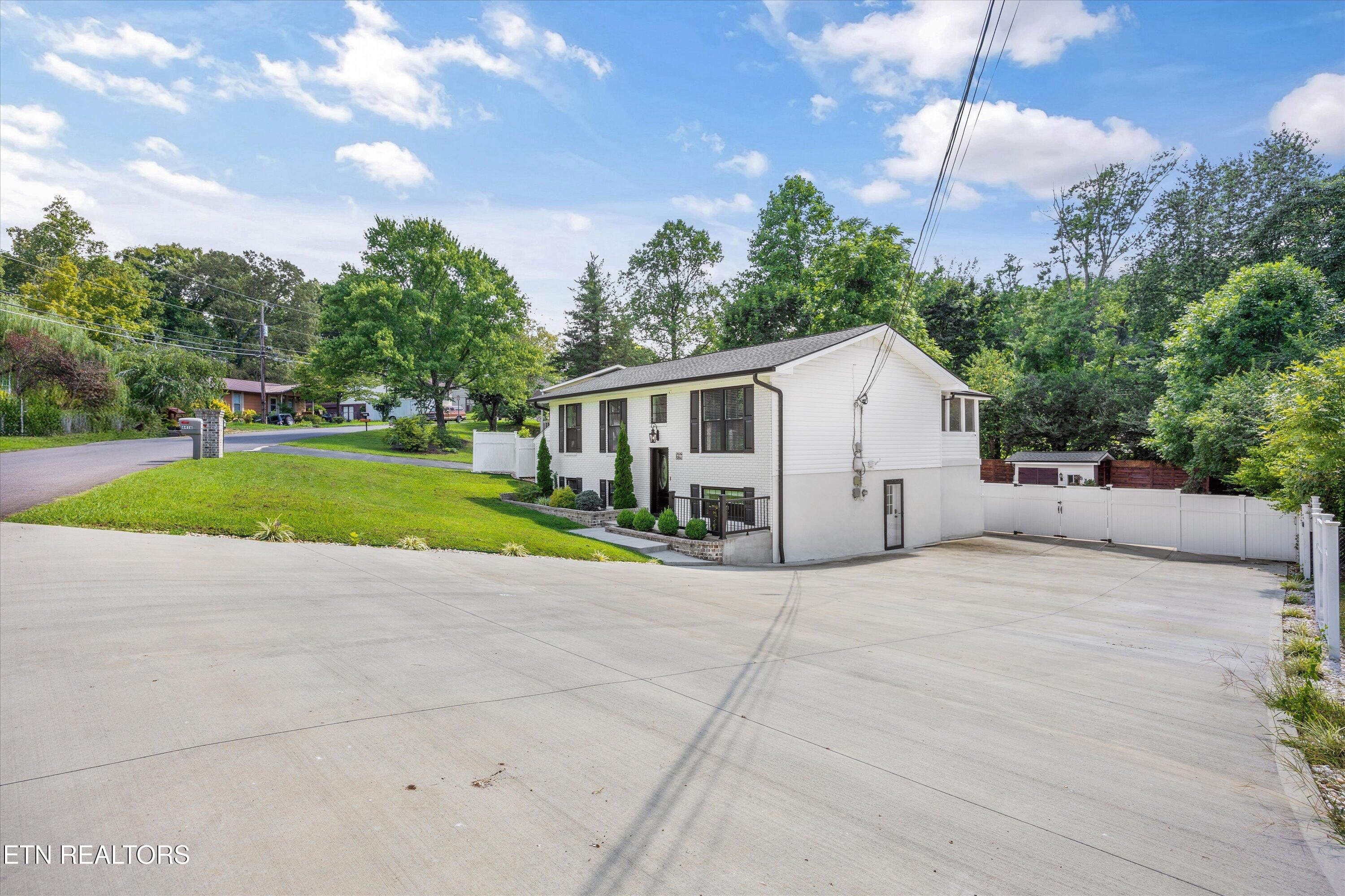 6417 NW Trousdale Rd