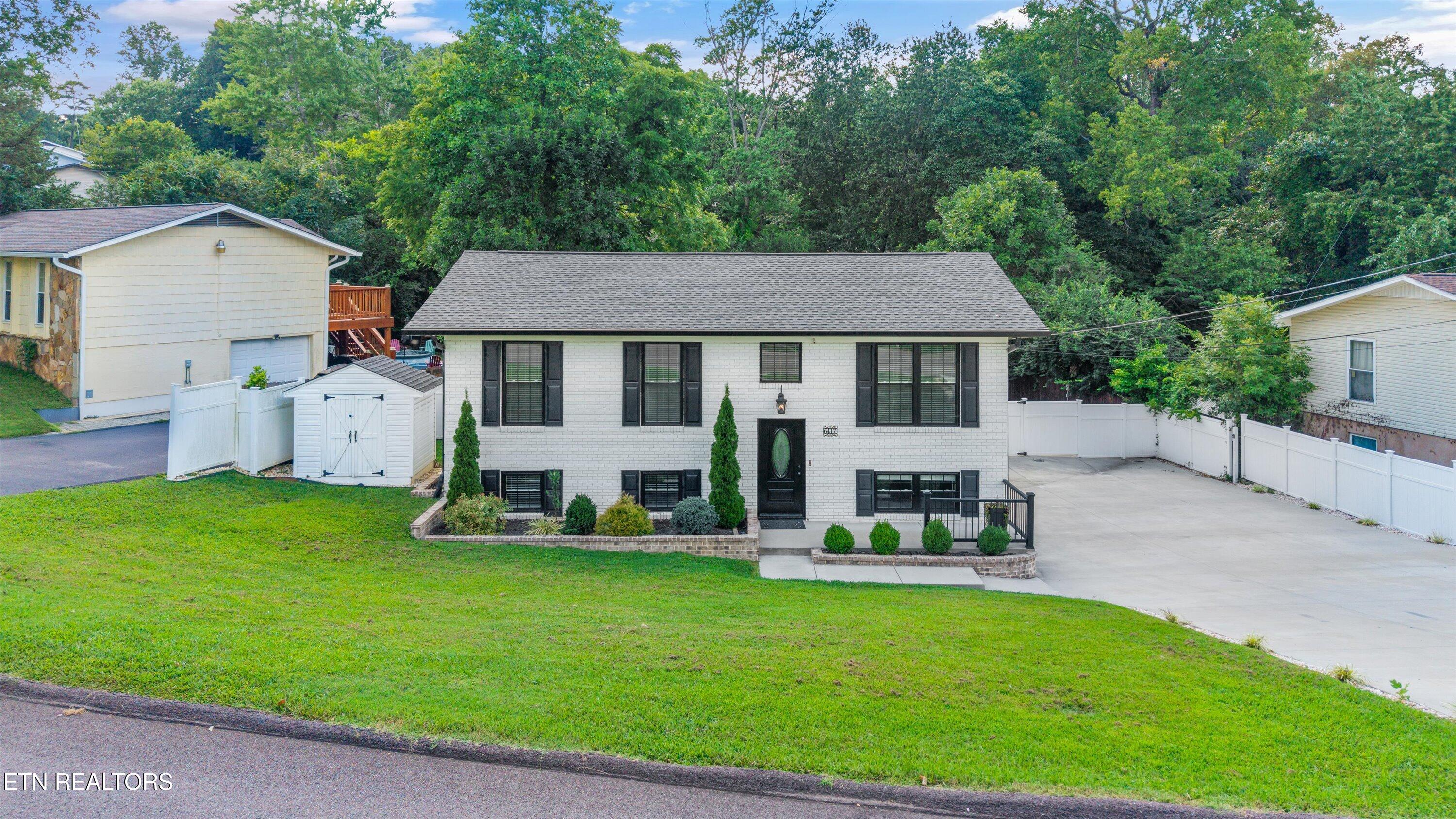 6417 NW Trousdale Rd