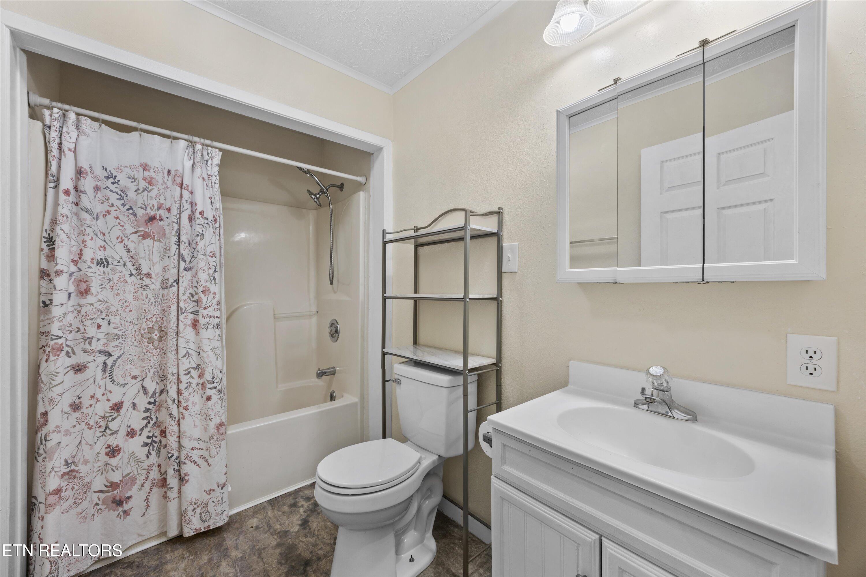 5013 Laurel Woods Drive