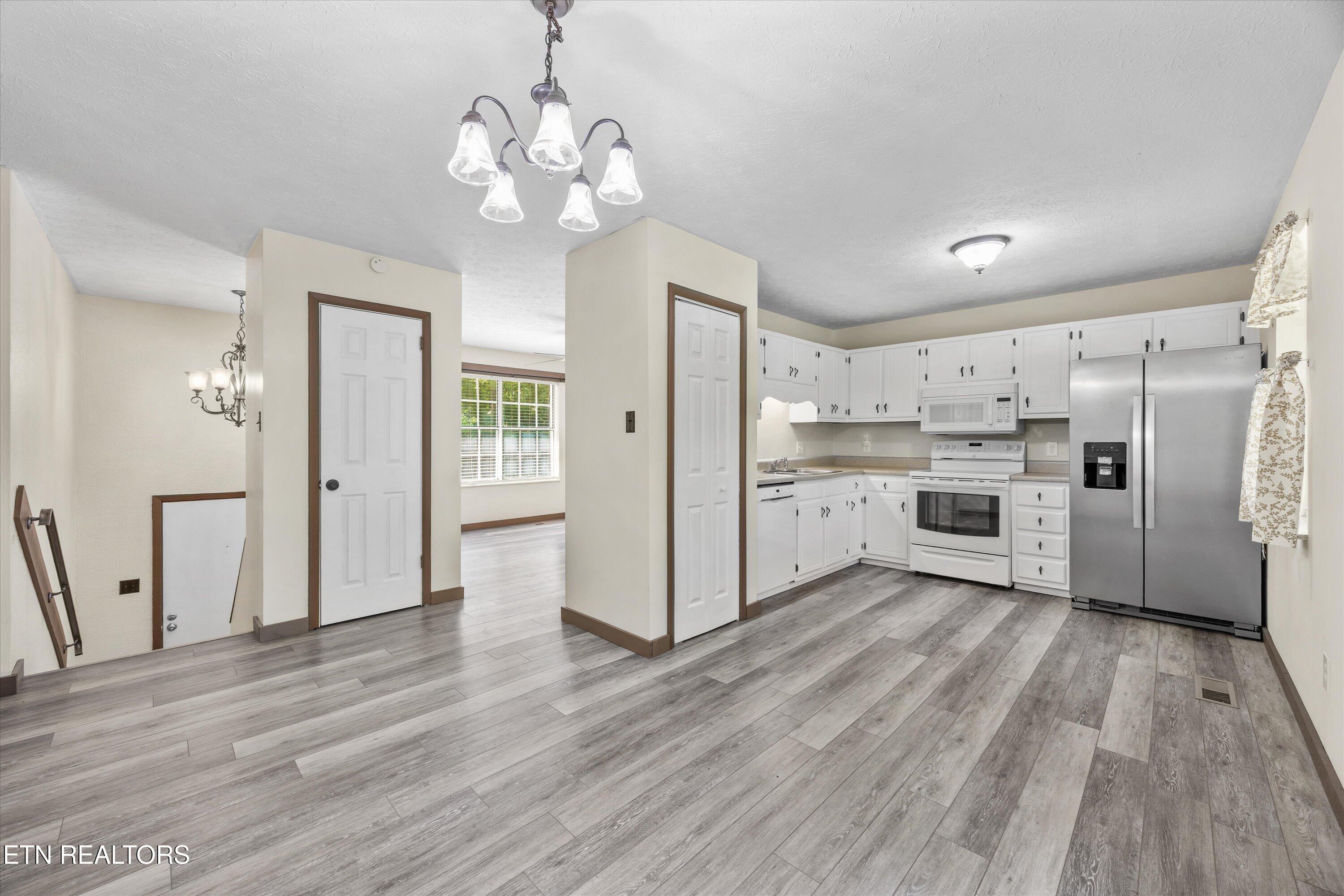 5013 Laurel Woods Drive