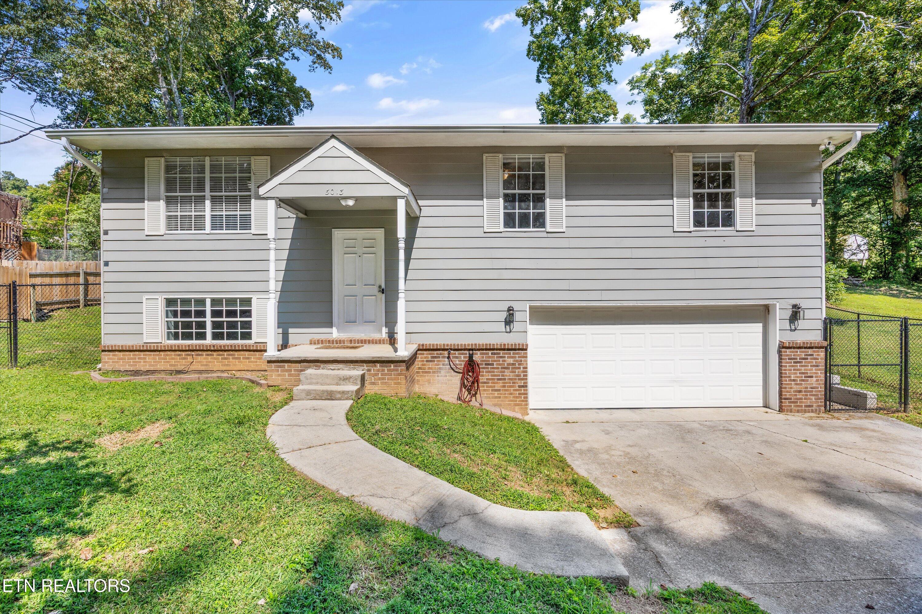 5013 Laurel Woods Drive