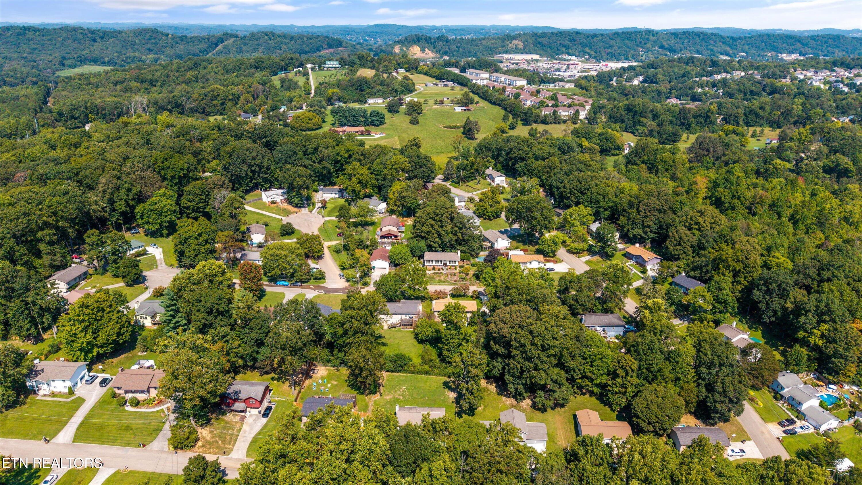 5013 Laurel Woods Drive