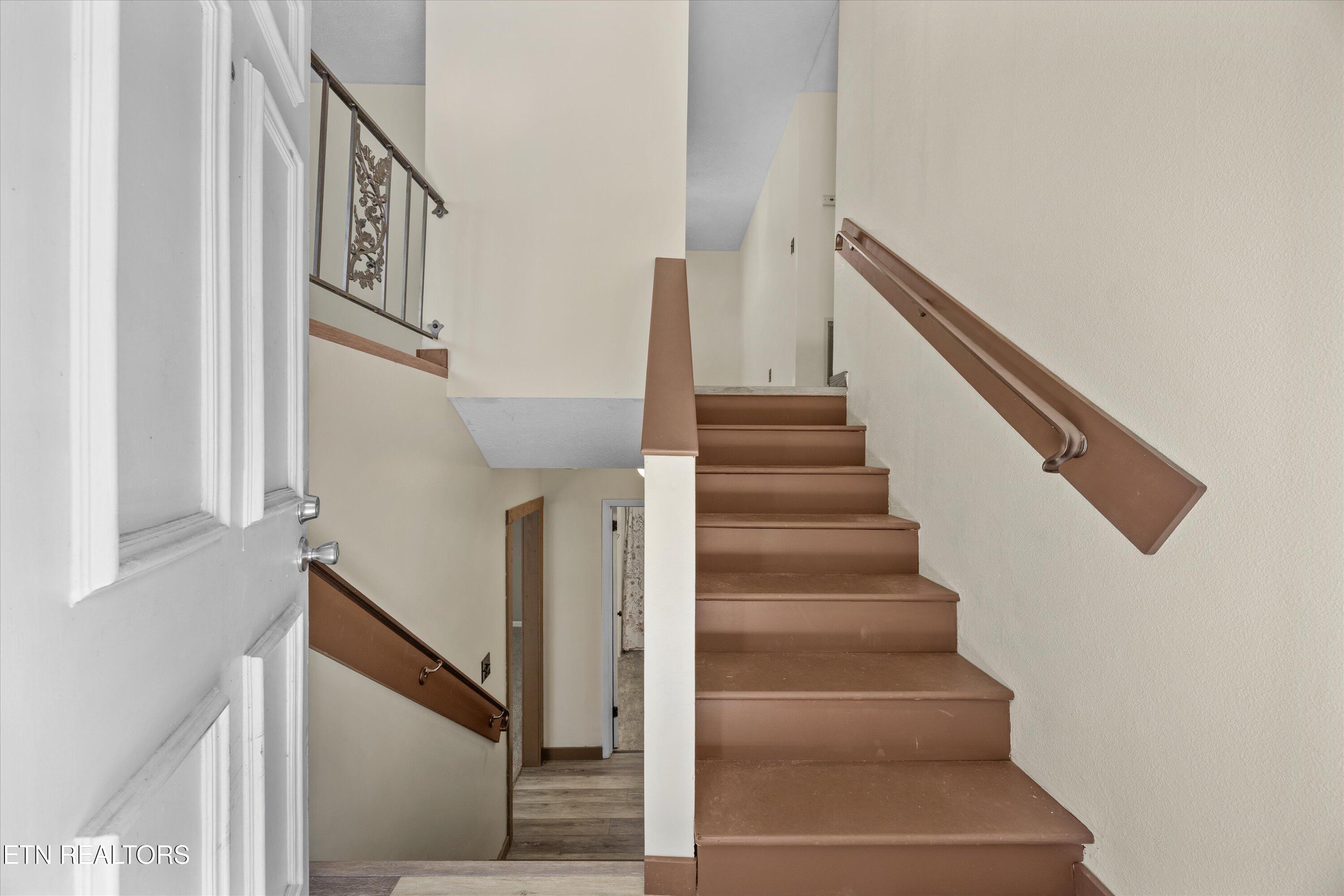 5013 Laurel Woods Drive