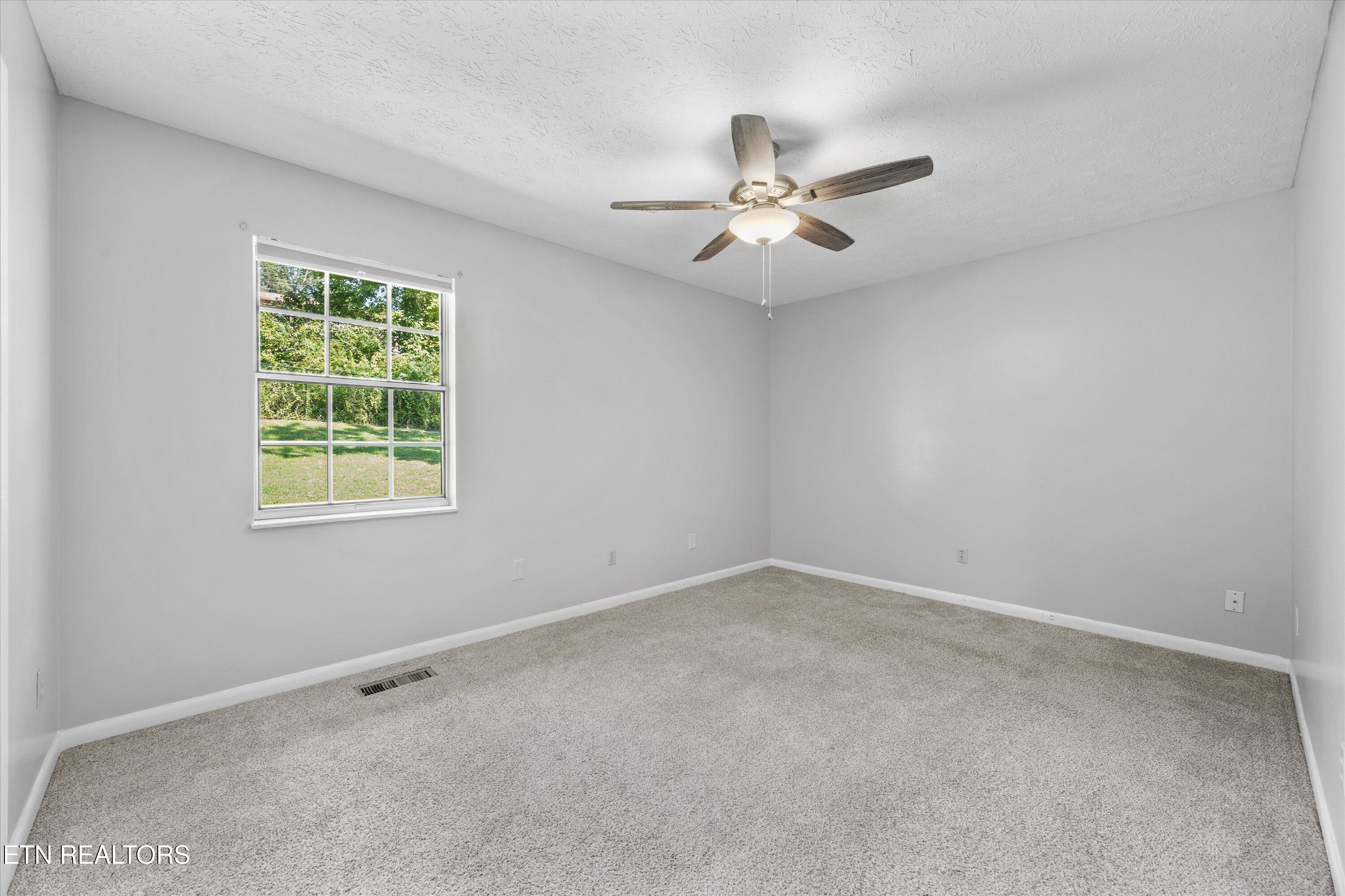 5013 Laurel Woods Drive