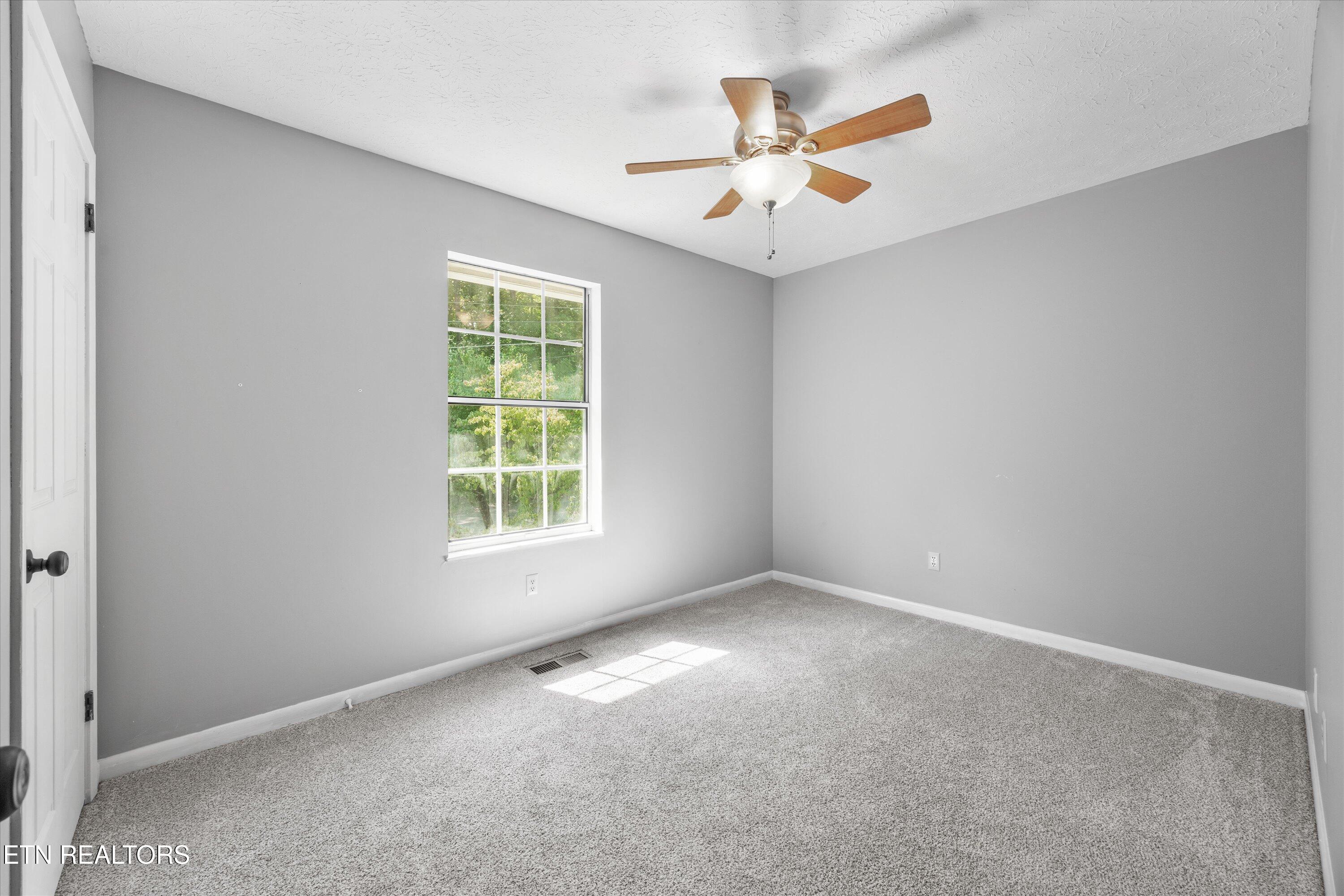 5013 Laurel Woods Drive