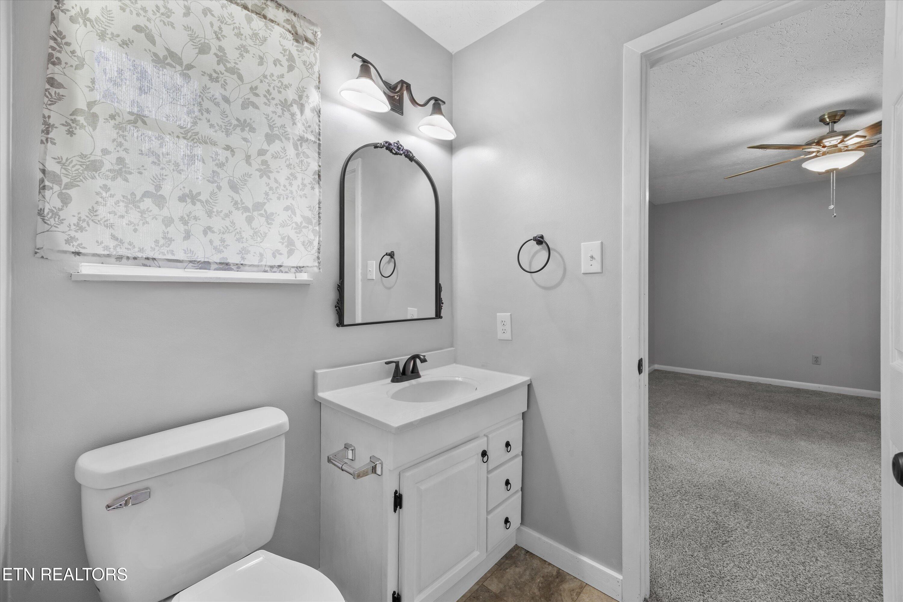 5013 Laurel Woods Drive