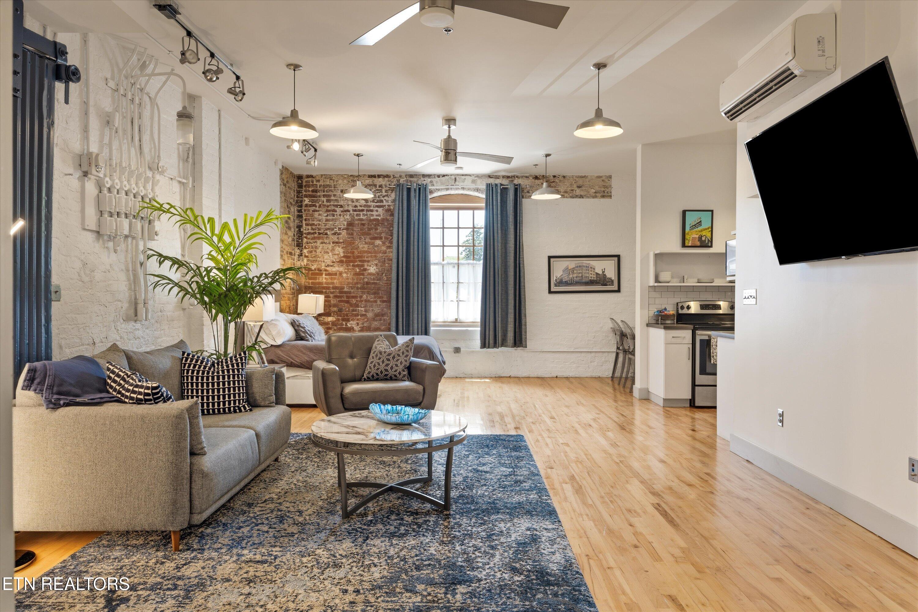222 N Central St 106