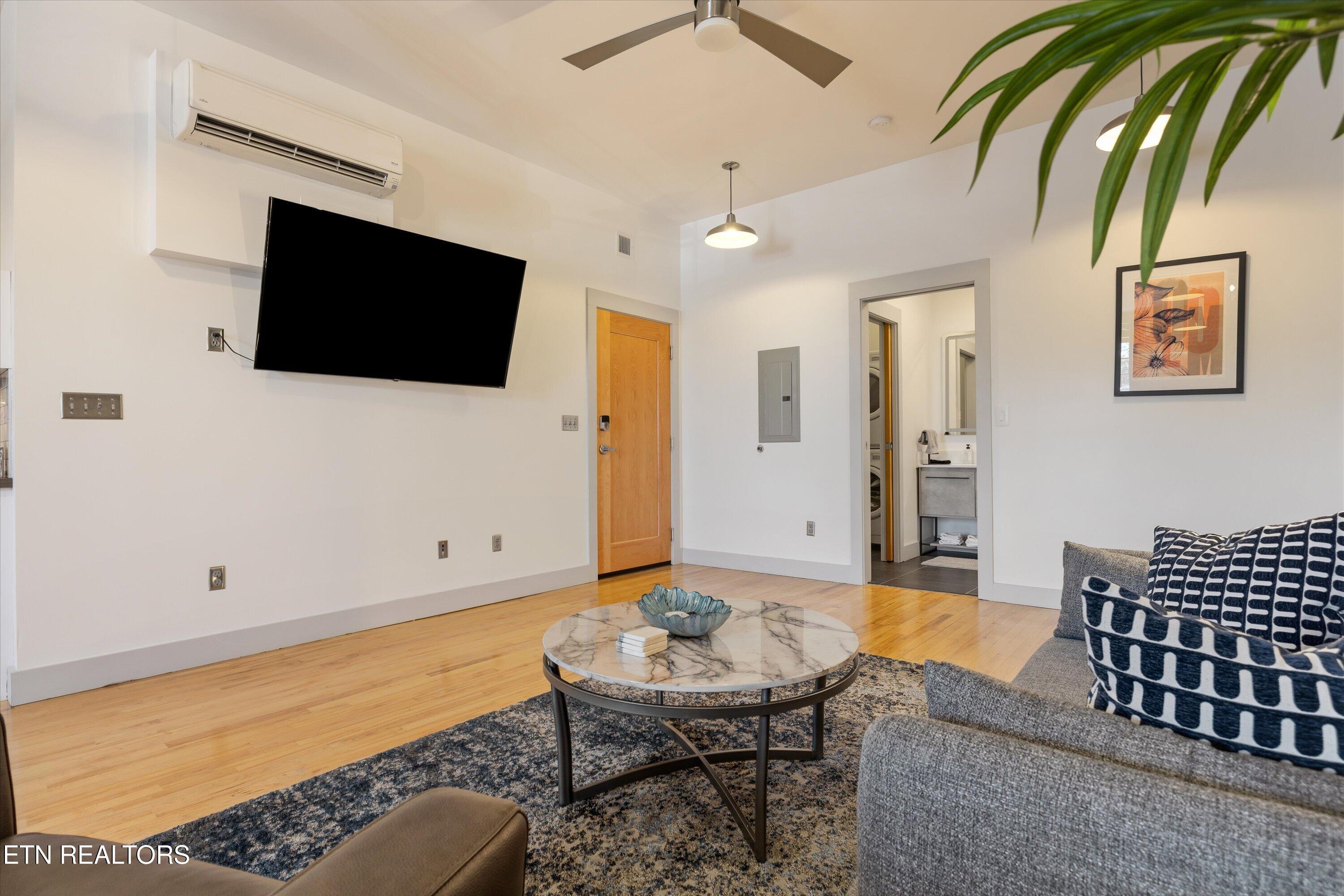 222 N Central St 106