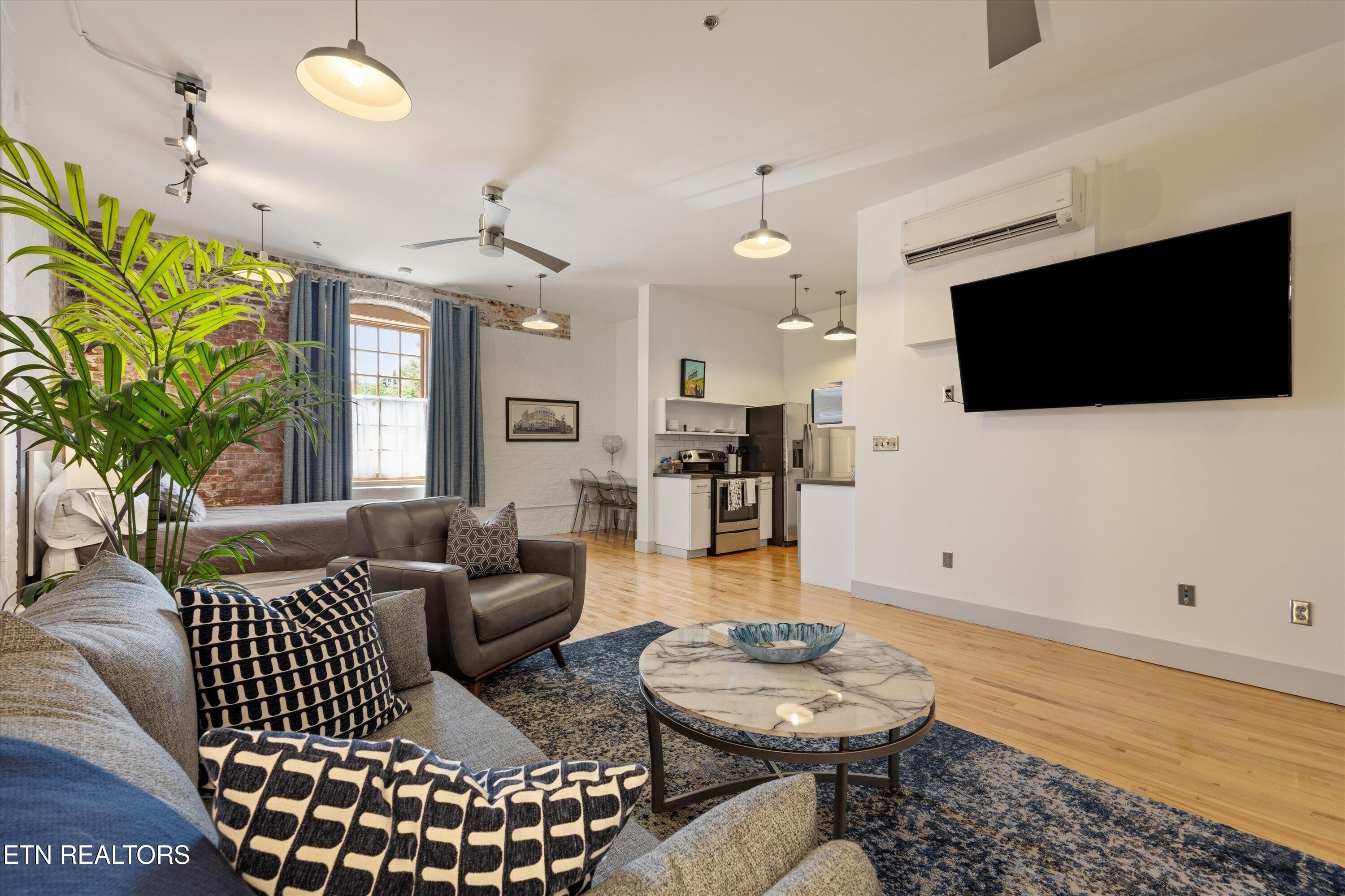 222 N Central St 106