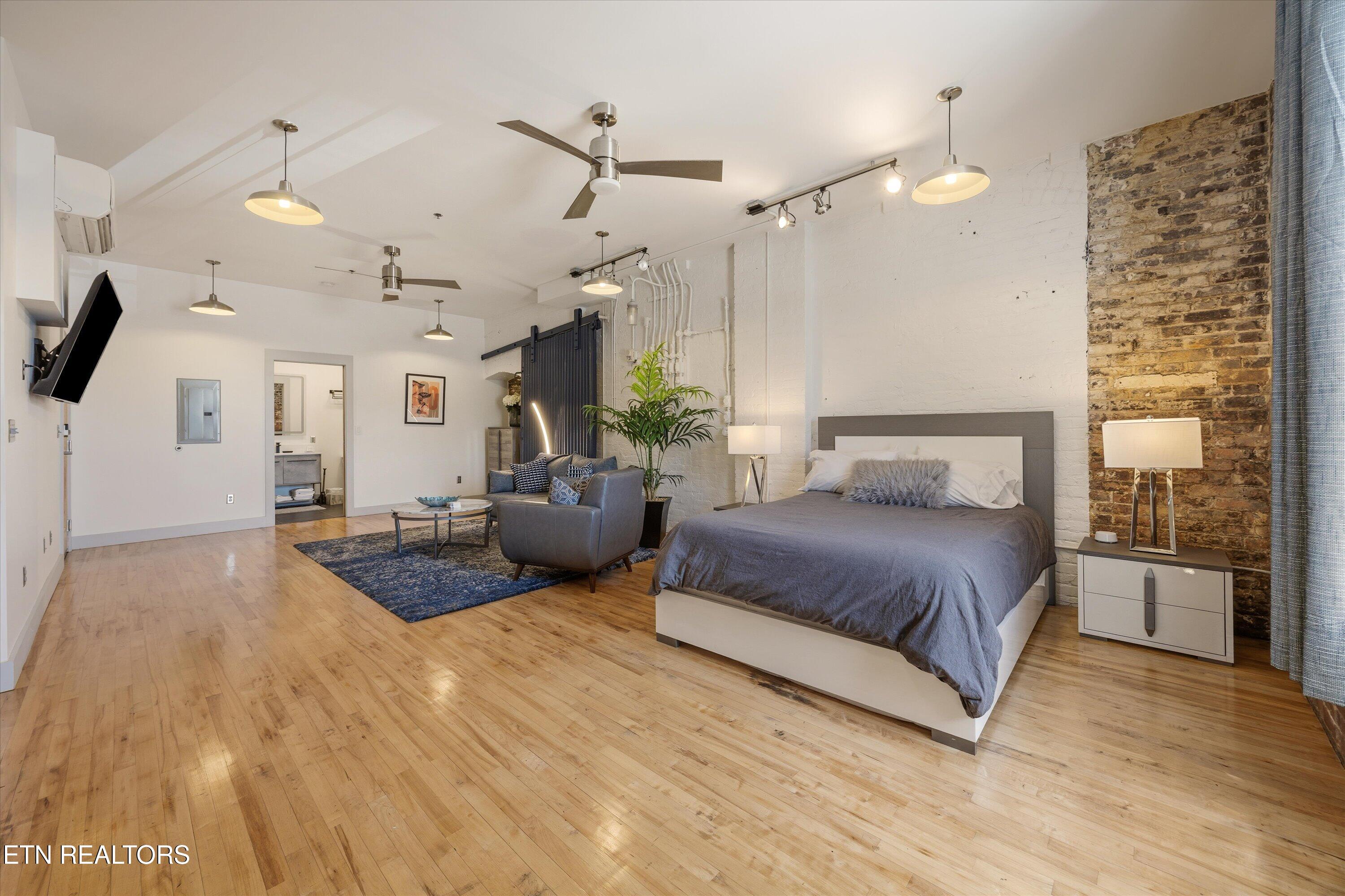 222 N Central St 106