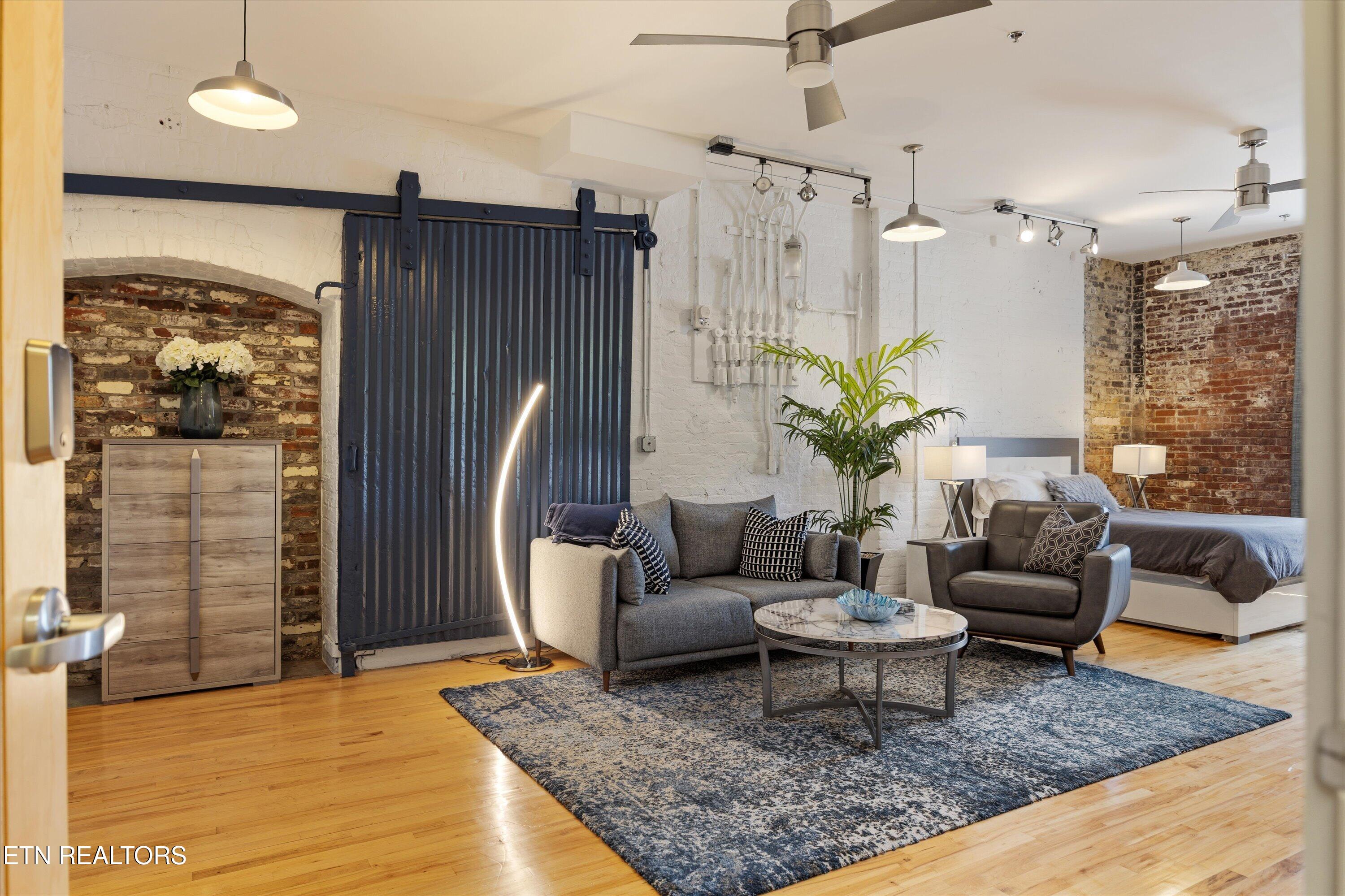 222 N Central St 106