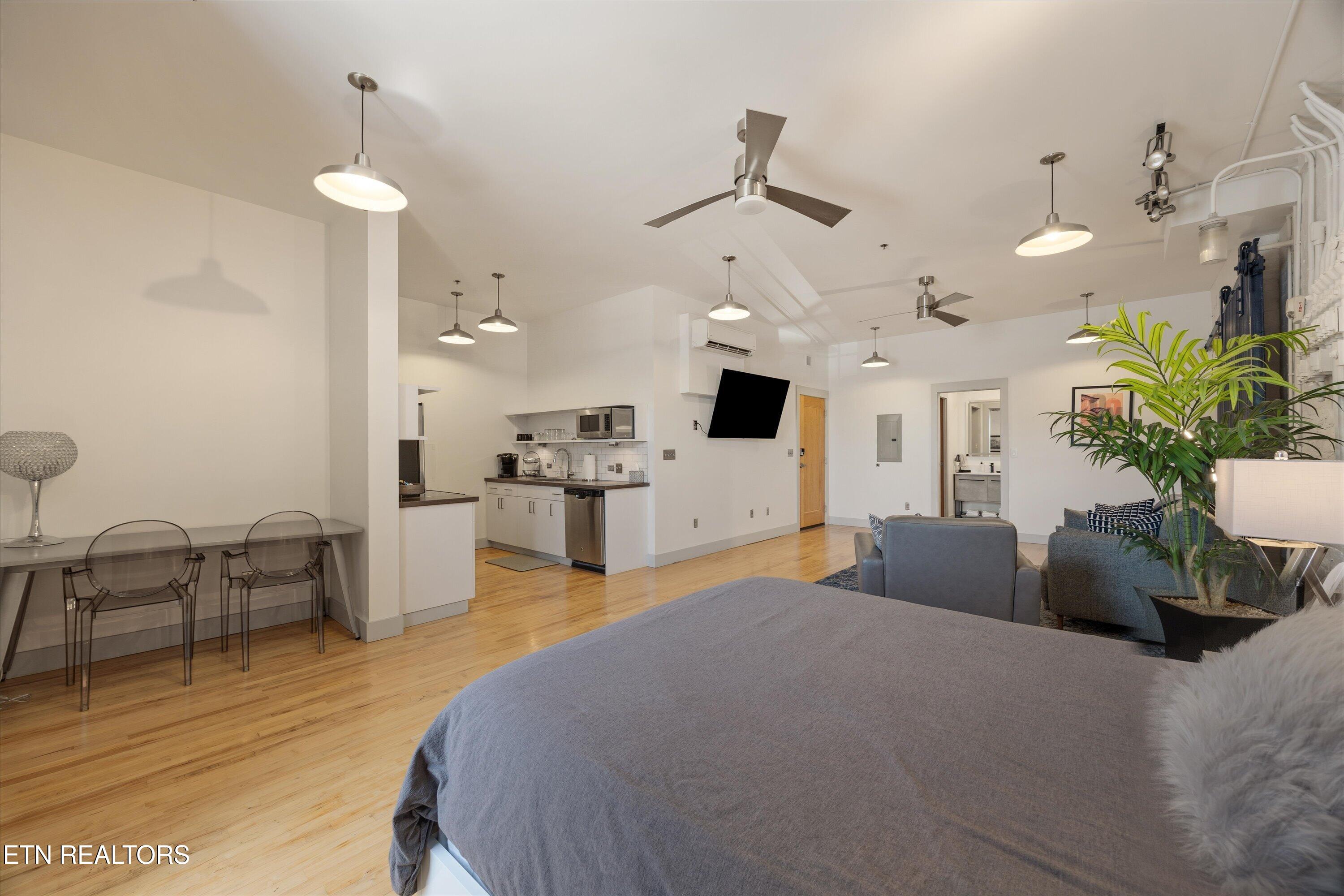 222 N Central St 106