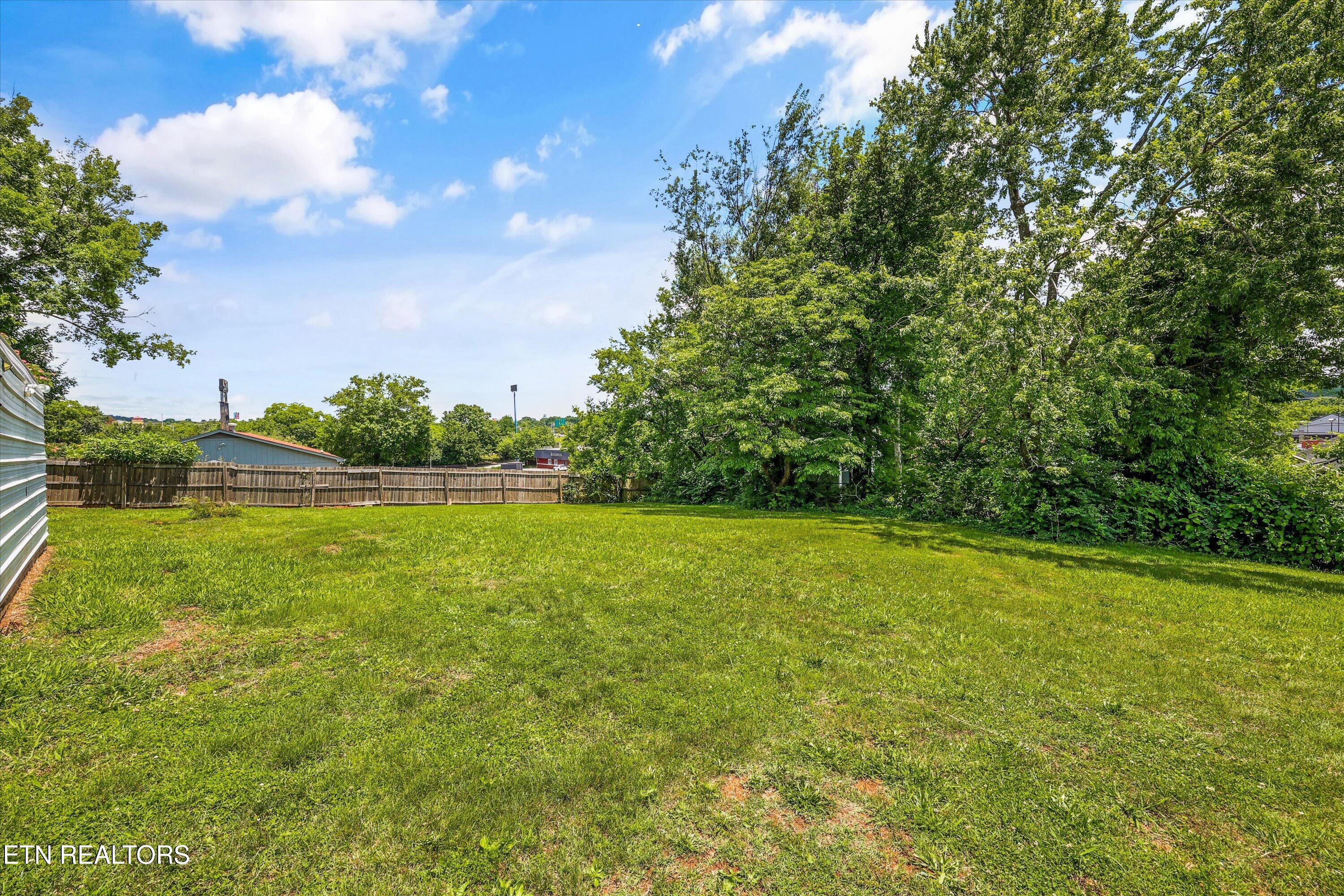 5604 Kentwood Rd