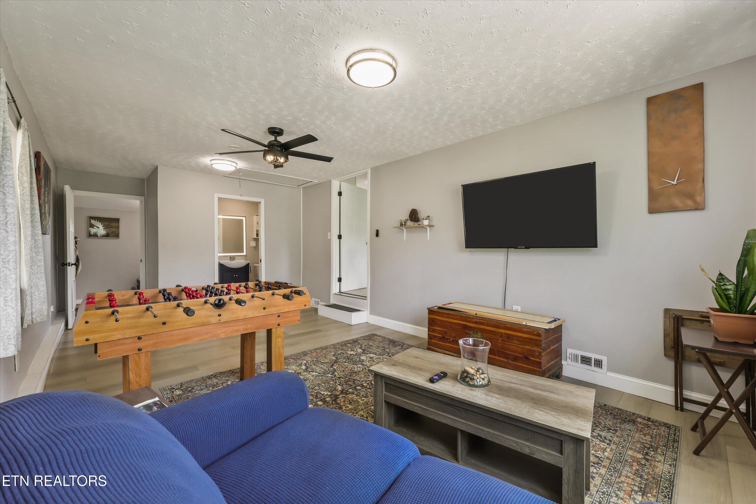 5604 Kentwood Rd