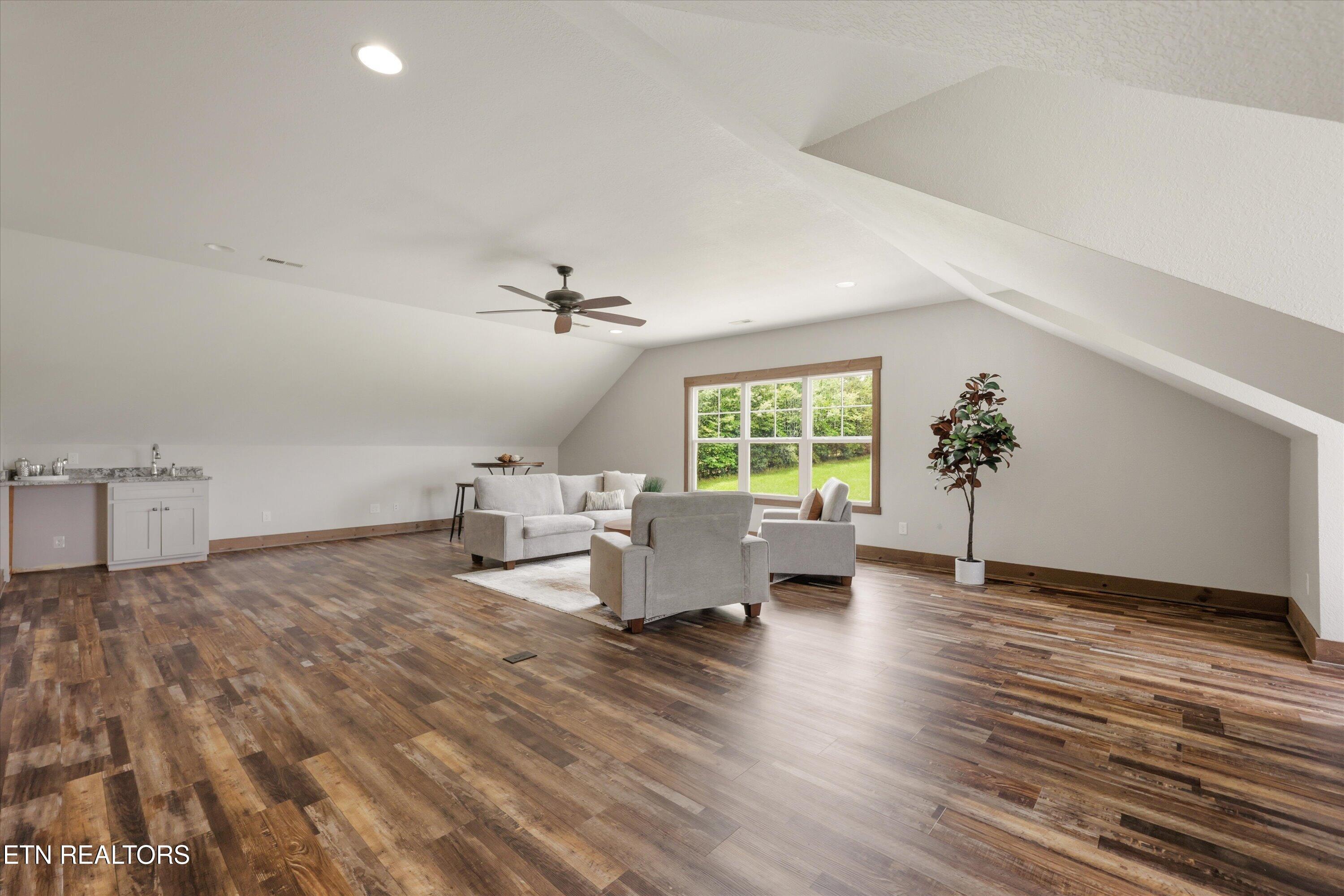 5137 White Wing Rd