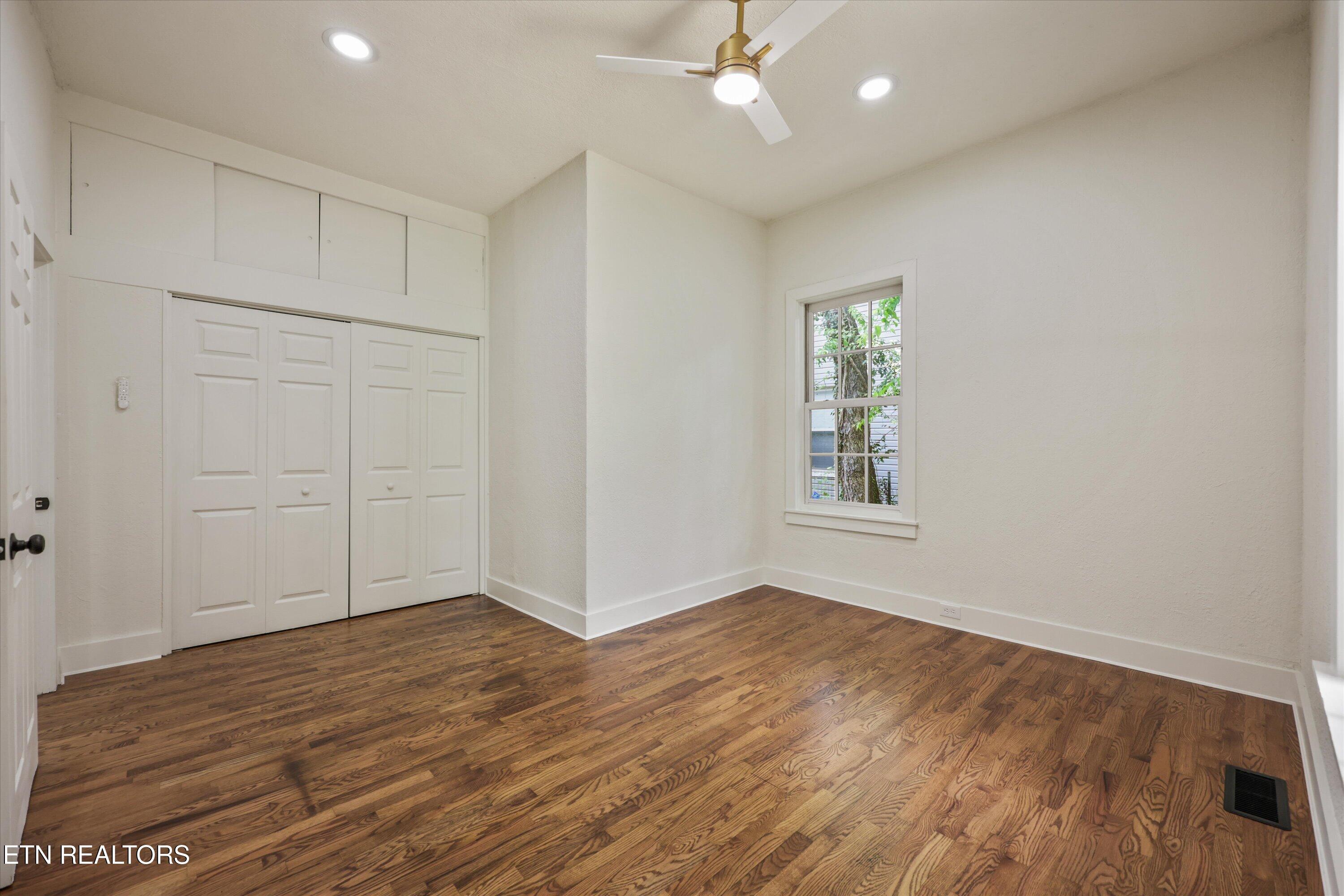 411 E Quincy Ave