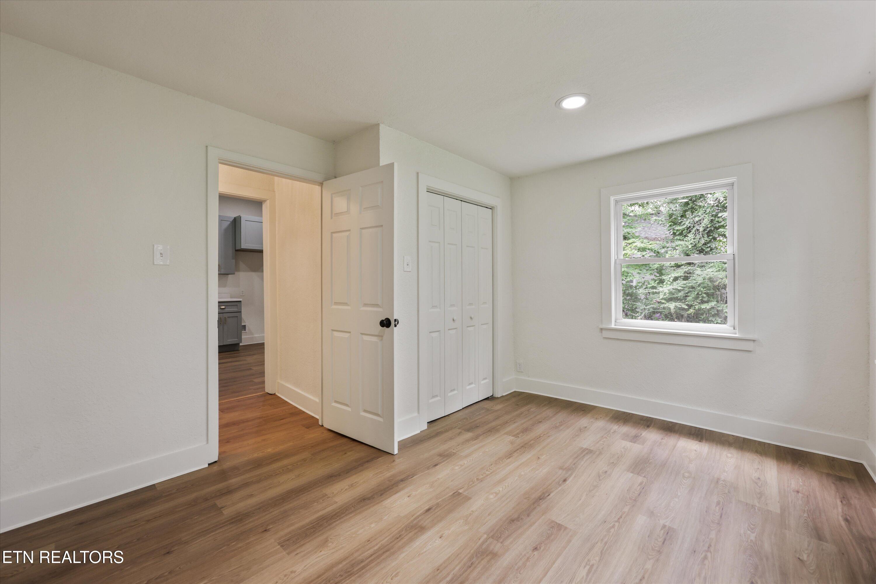 411 E Quincy Ave