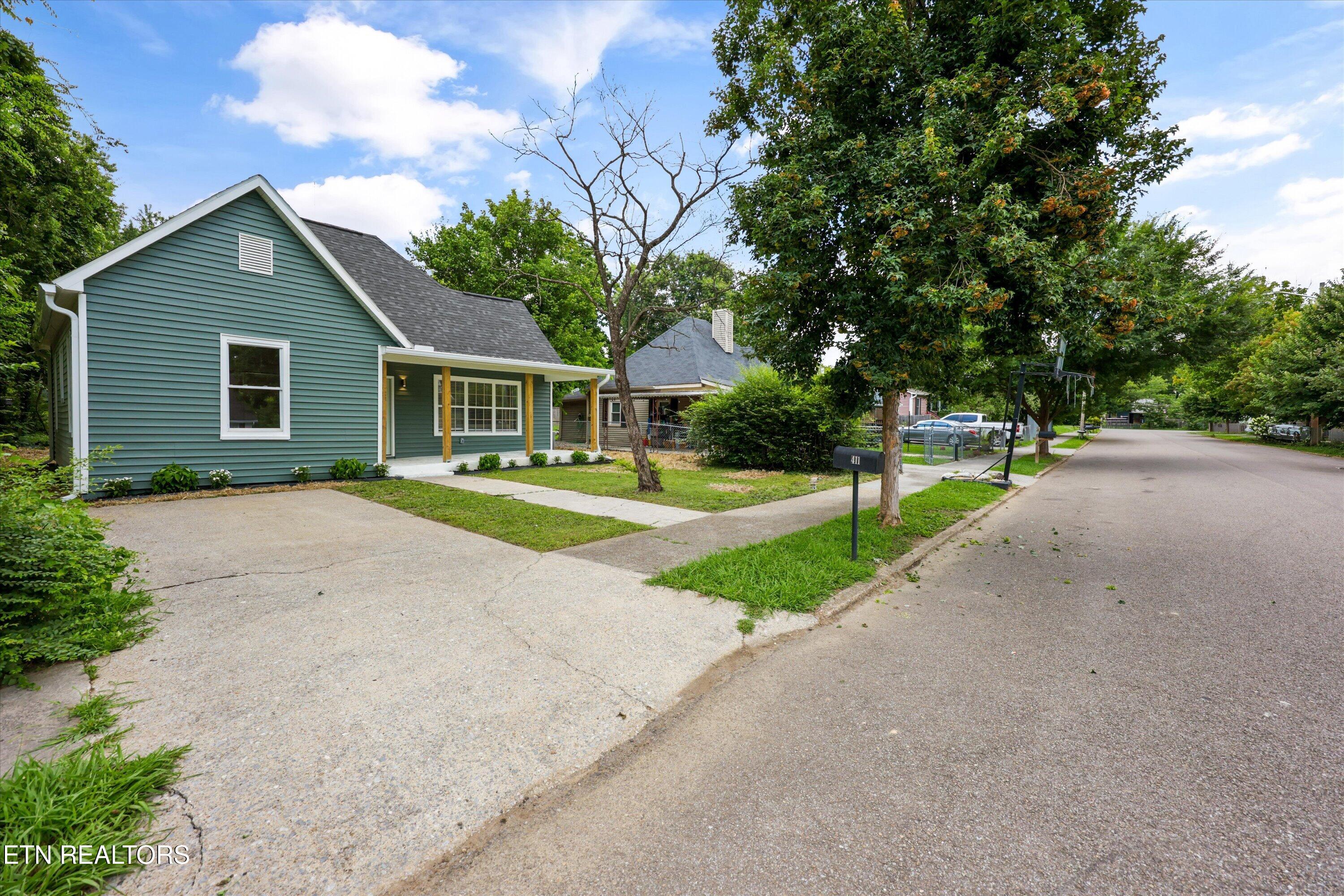 411 E Quincy Ave