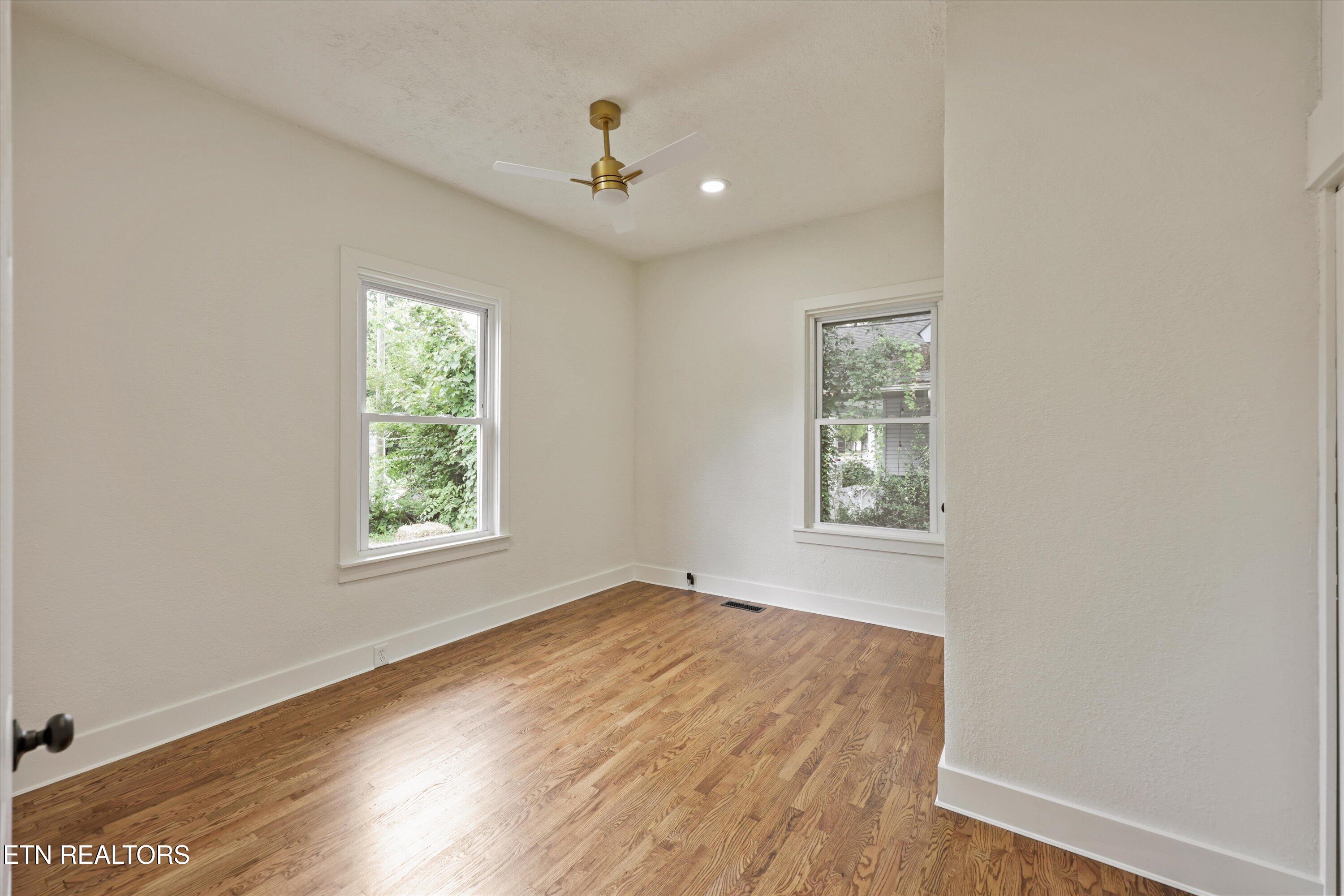 411 E Quincy Ave