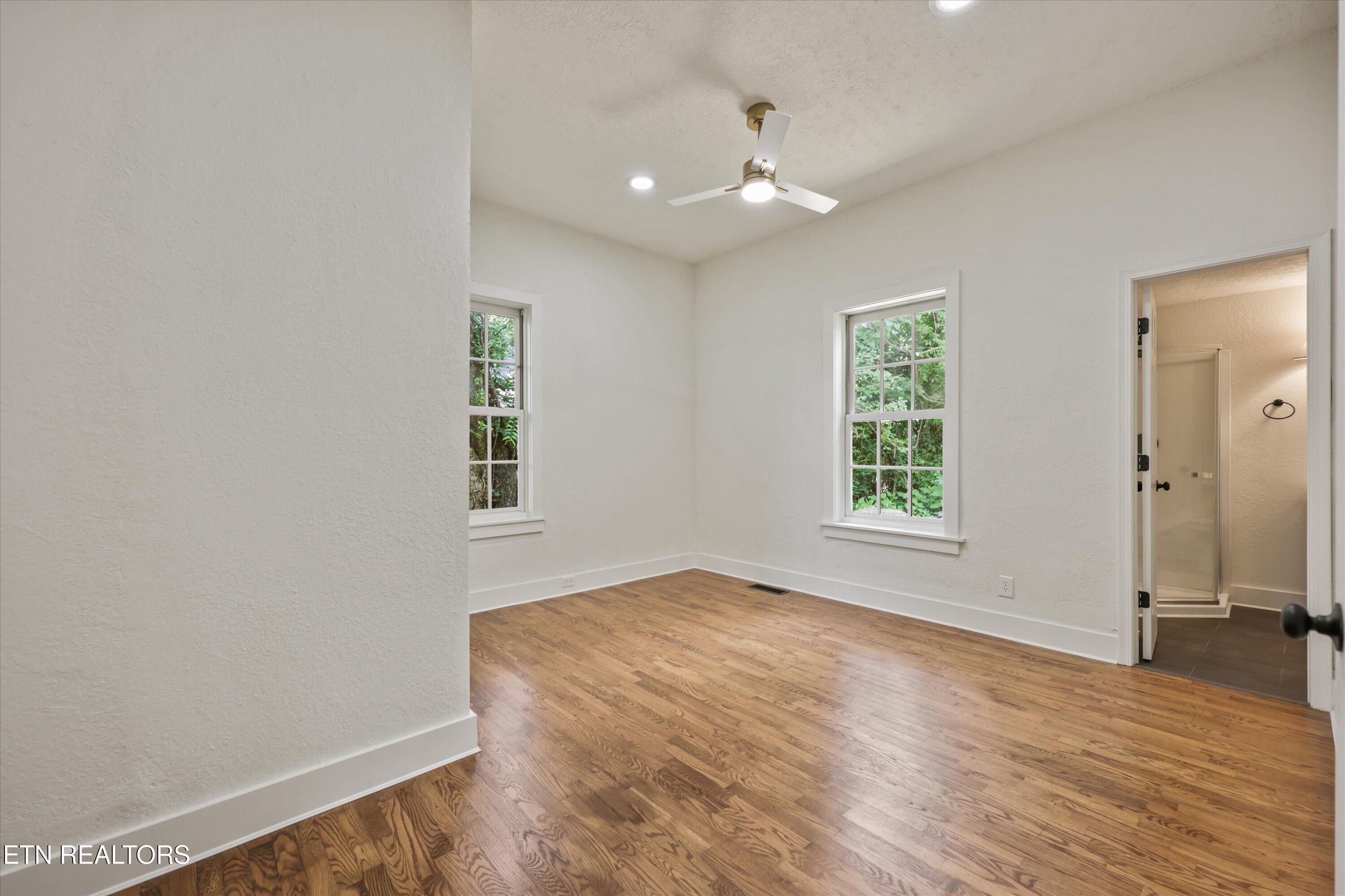 411 E Quincy Ave