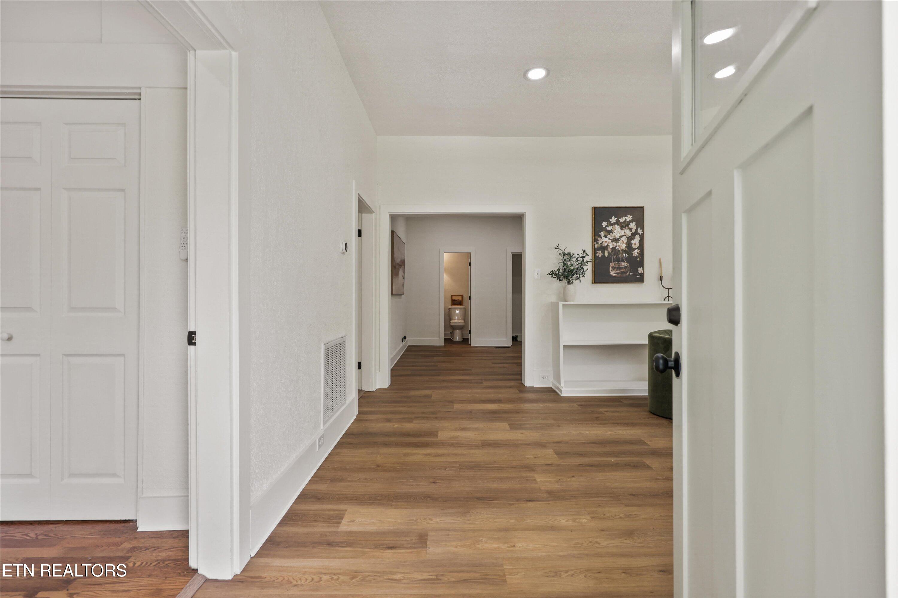 411 E Quincy Ave