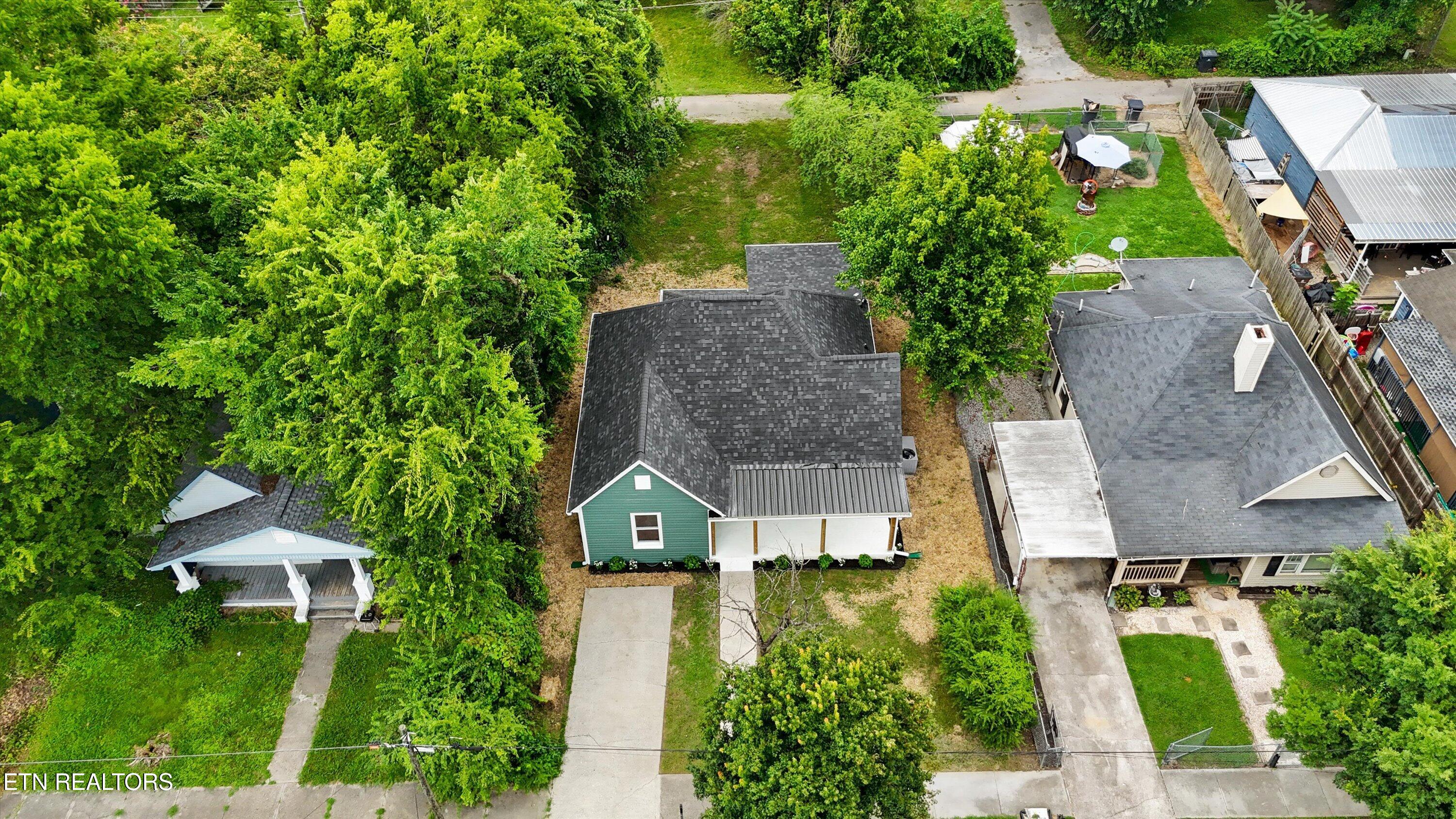 411 E Quincy Ave