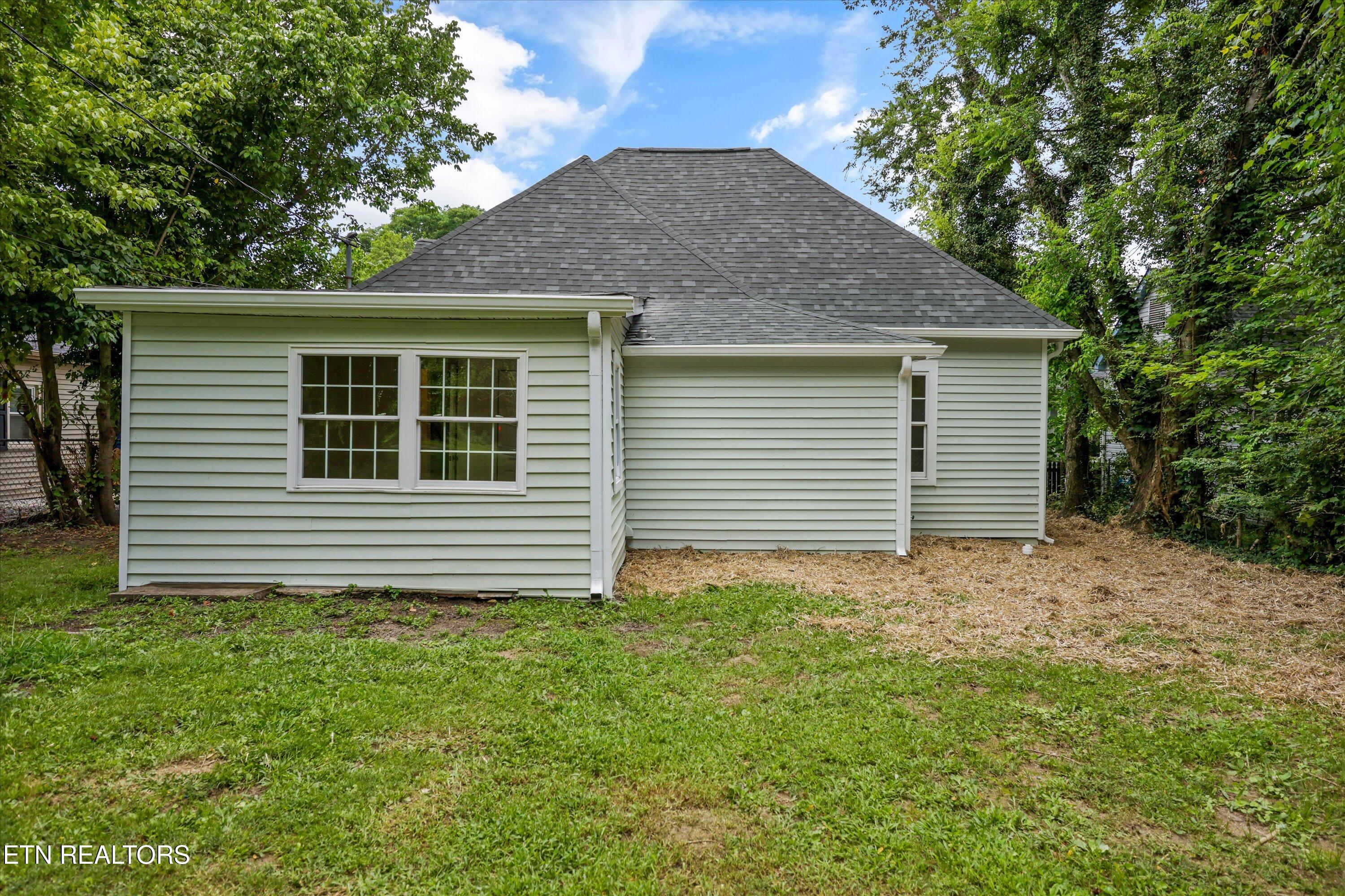 411 E Quincy Ave
