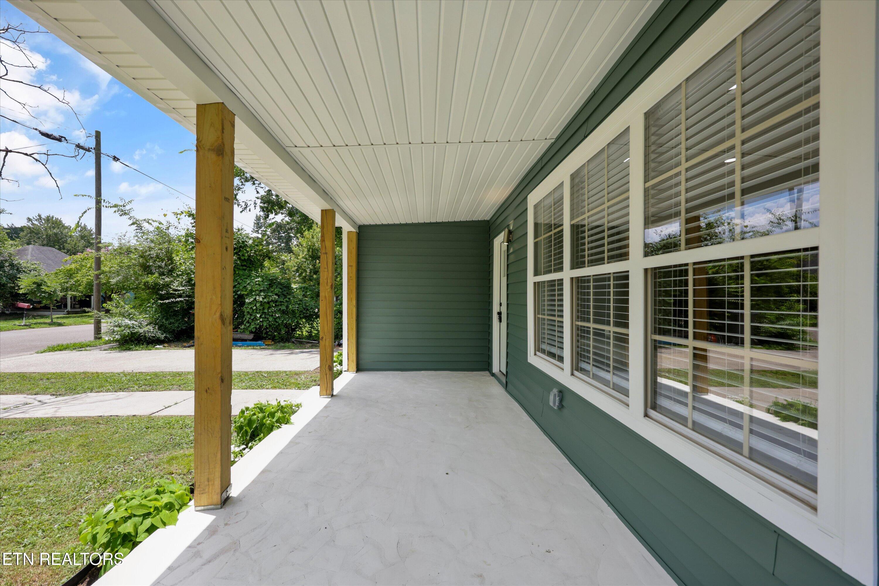 411 E Quincy Ave