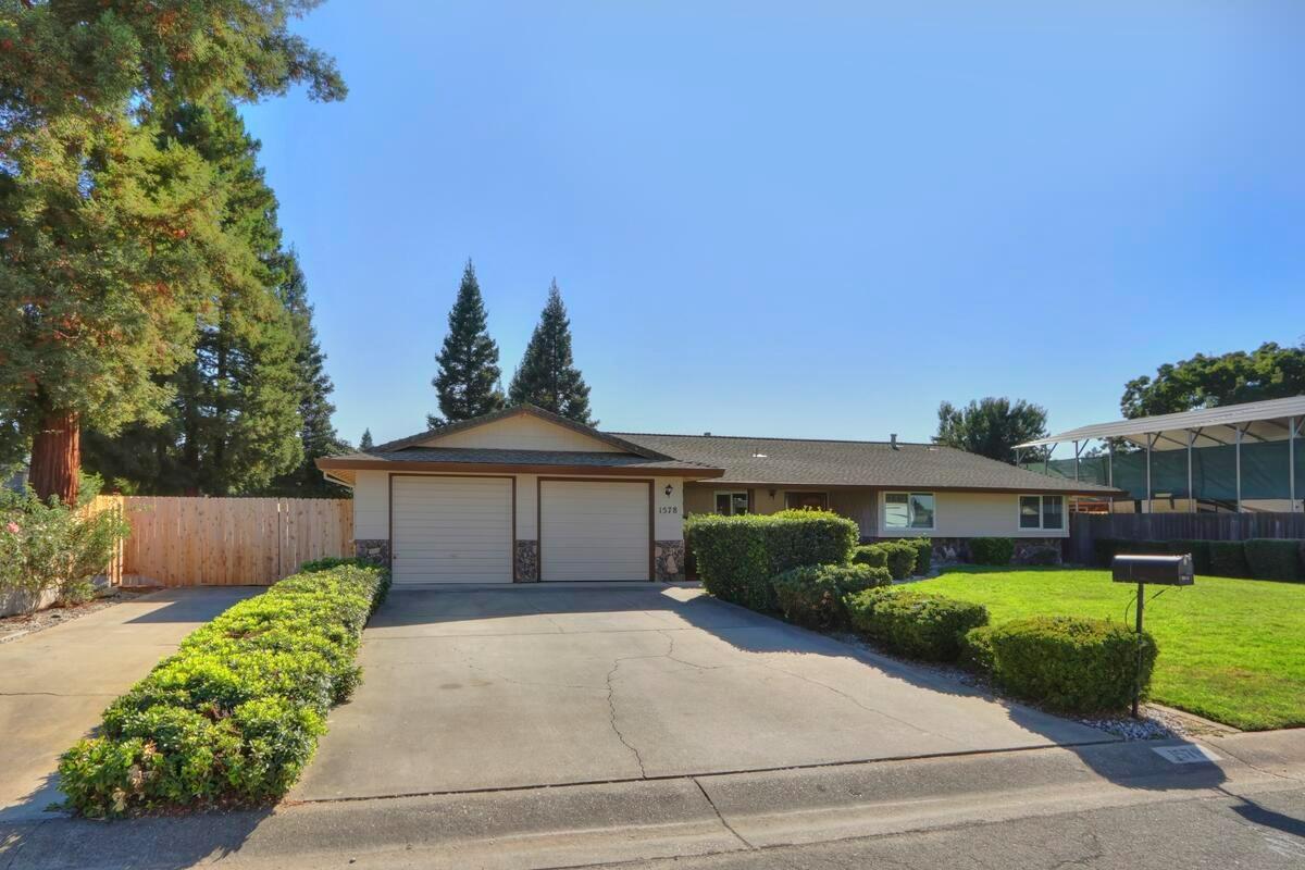 1578 Cedar Way