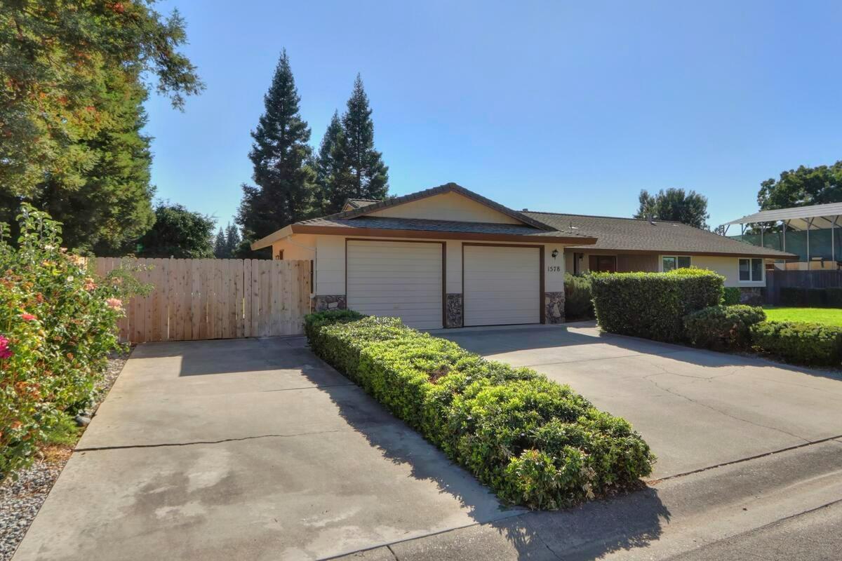 1578 Cedar Way