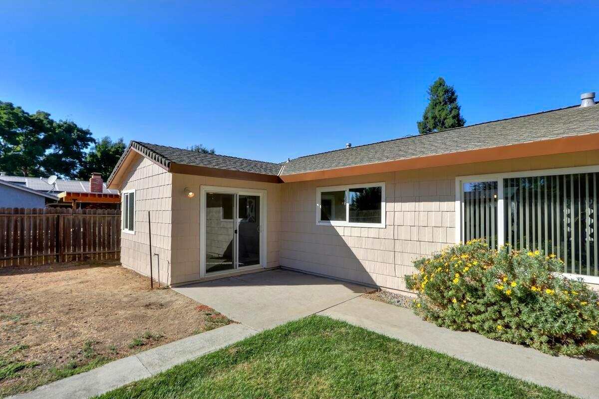1578 Cedar Way