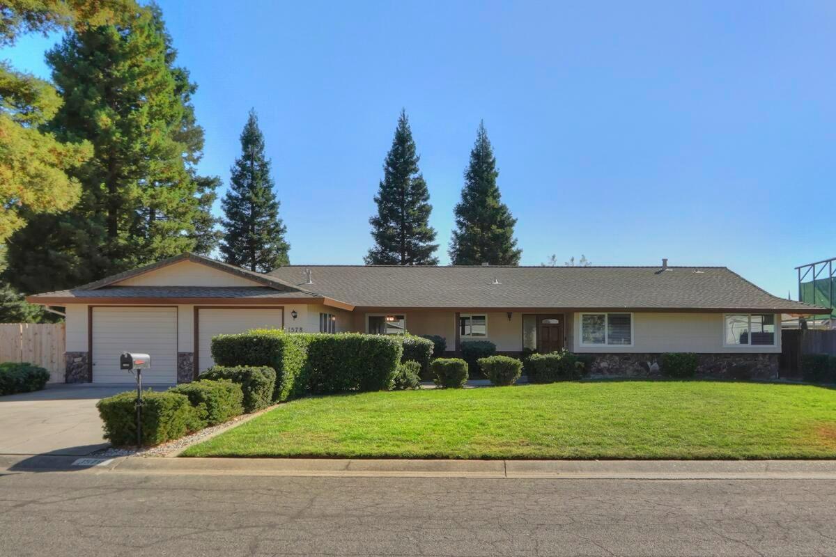 1578 Cedar Way