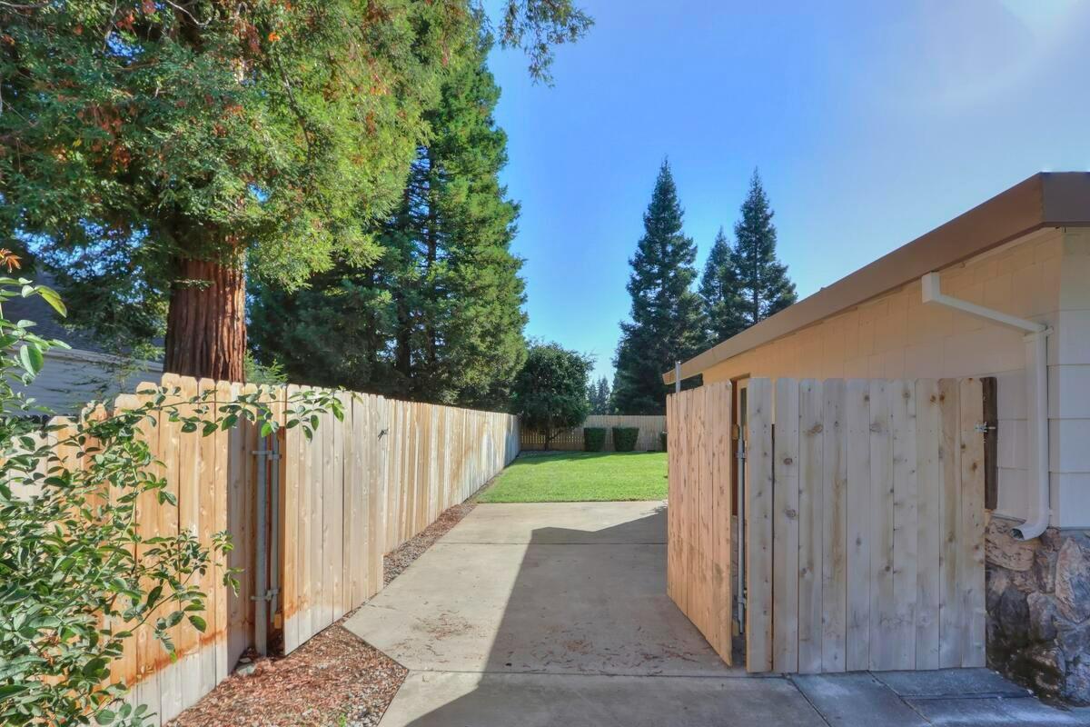 1578 Cedar Way