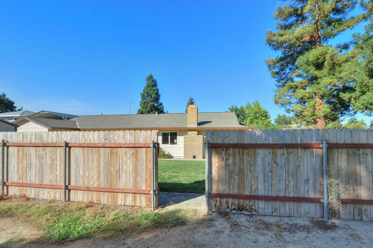1578 Cedar Way