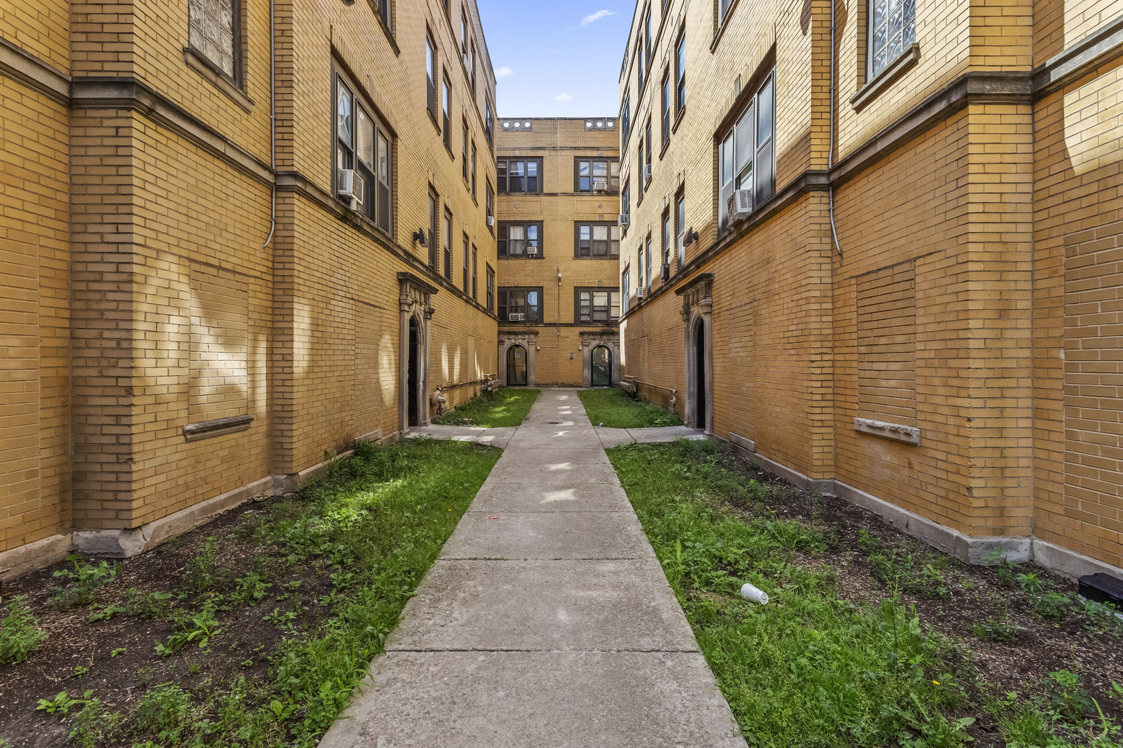 4031 W Gladys Avenue