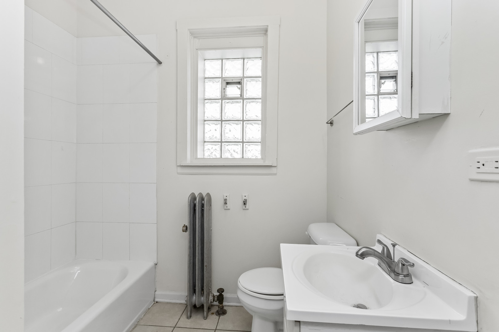 4031 W Gladys Avenue