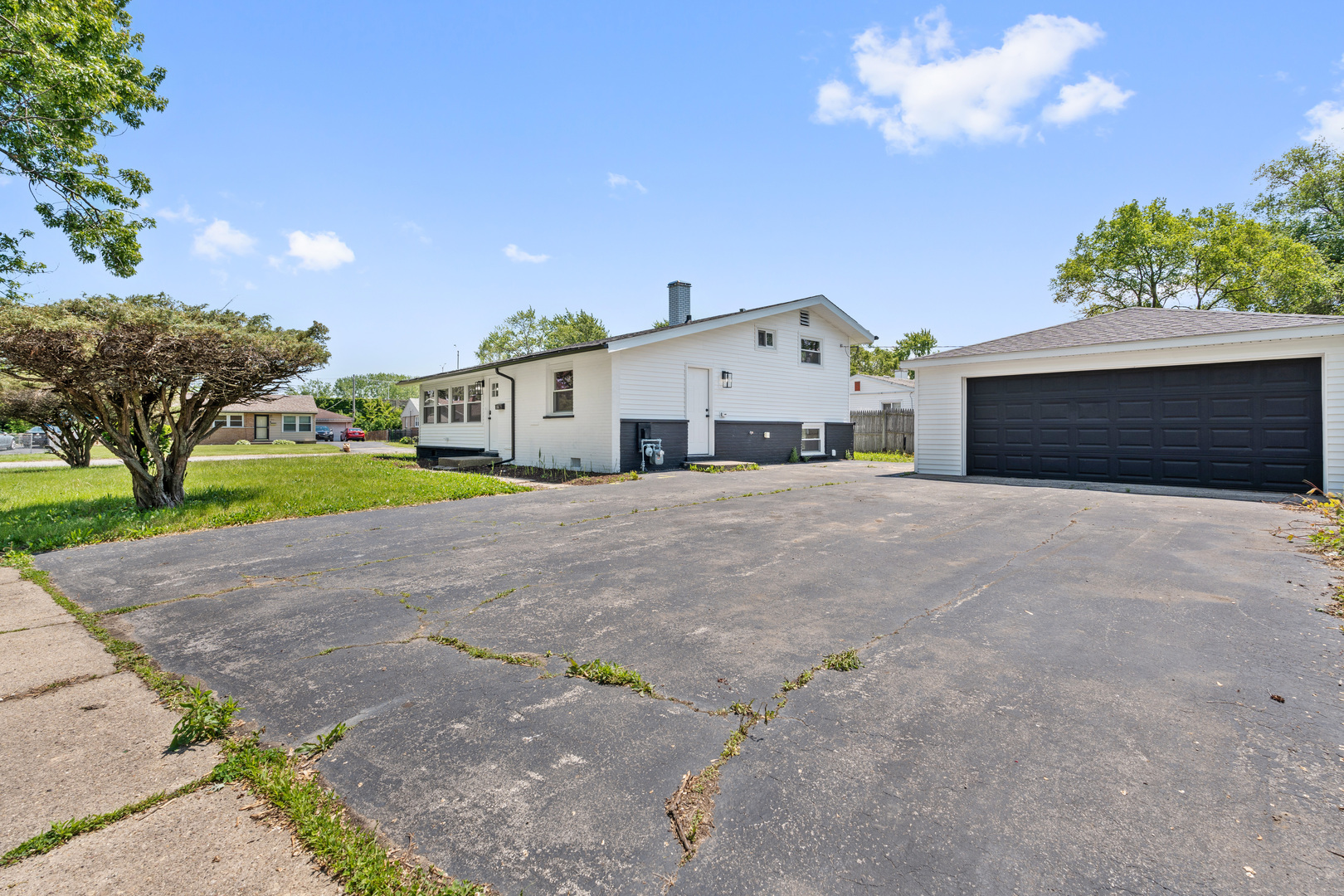 2711 Lancaster Drive