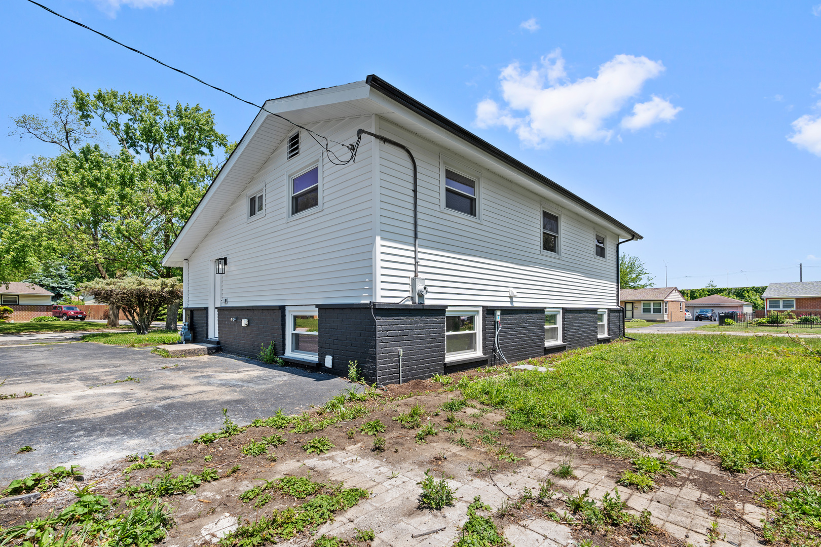 2711 Lancaster Drive