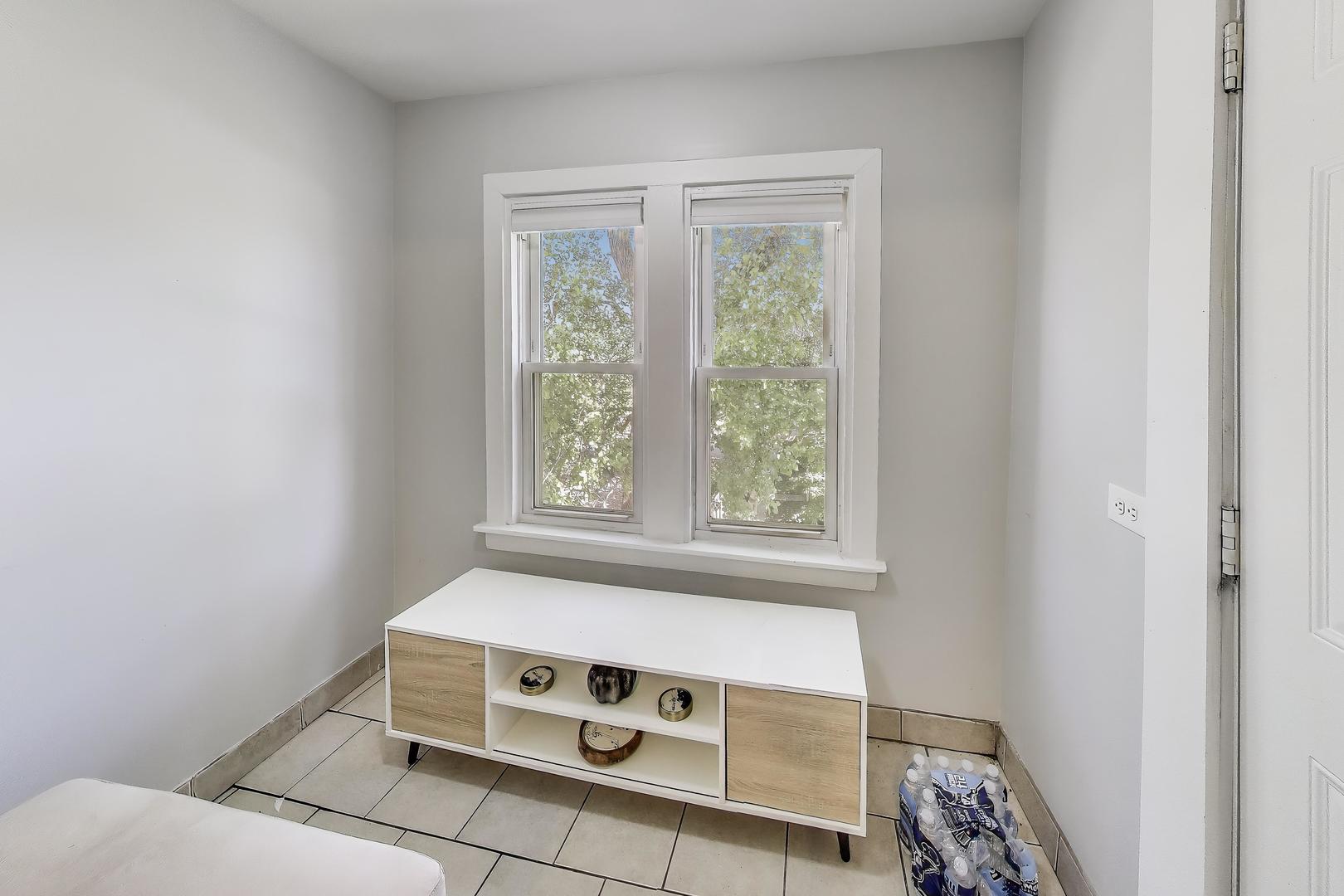 5169 S Michigan Avenue Unit: 2